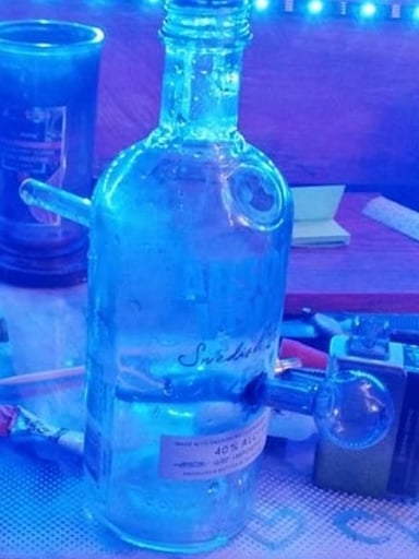 Preview pic of Hand made bong,absolute vodka bottle,works amazing