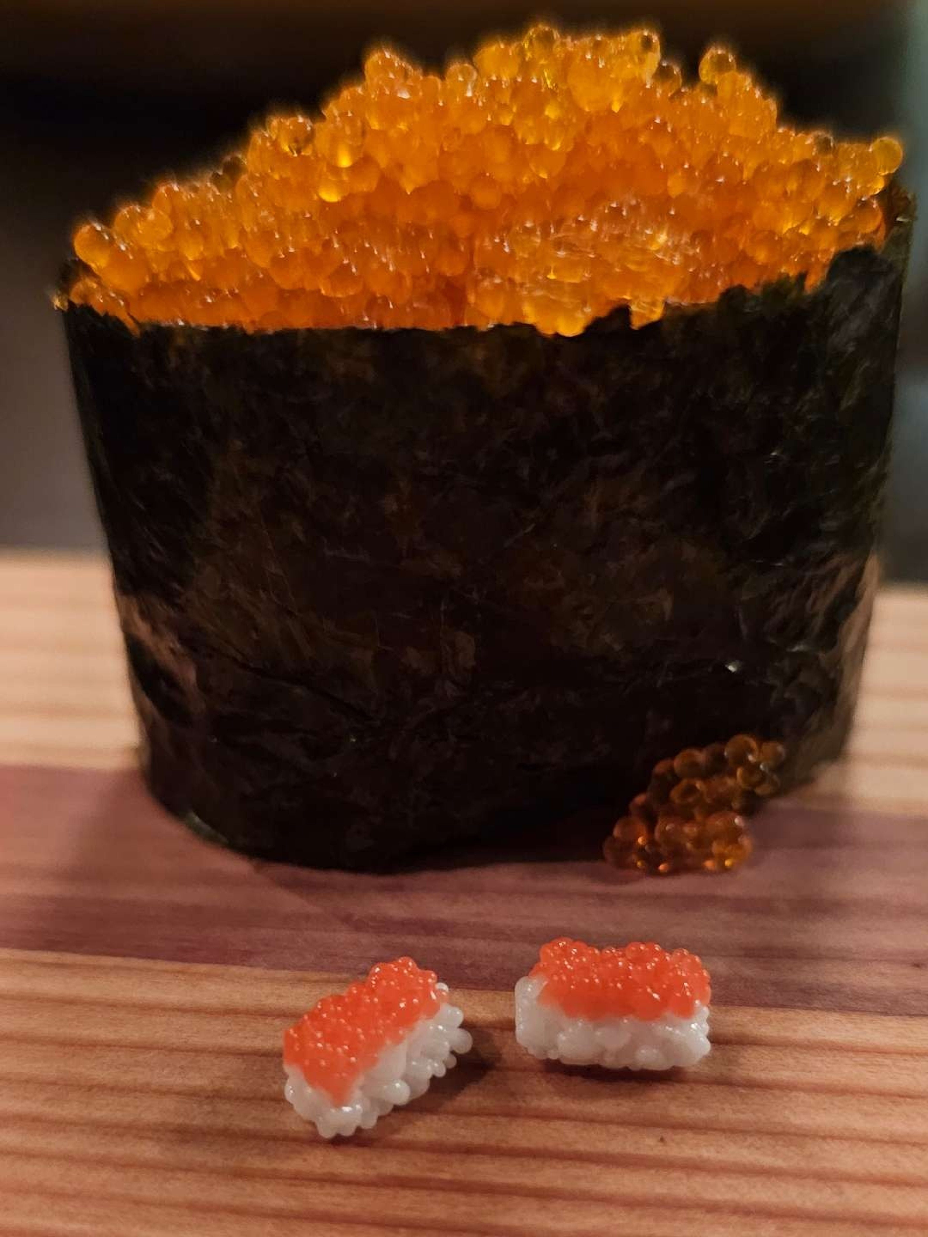 Preview pic of Tobiko nigiri pearls