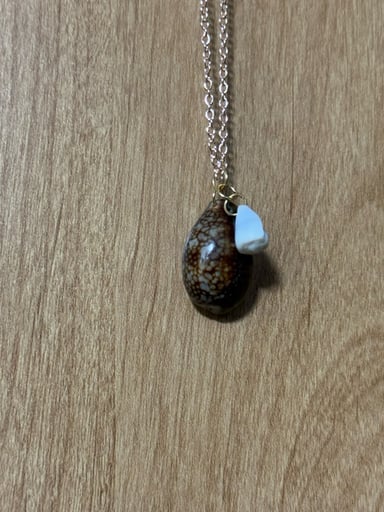 Preview pic of Hawaiian Cowrie Pendant