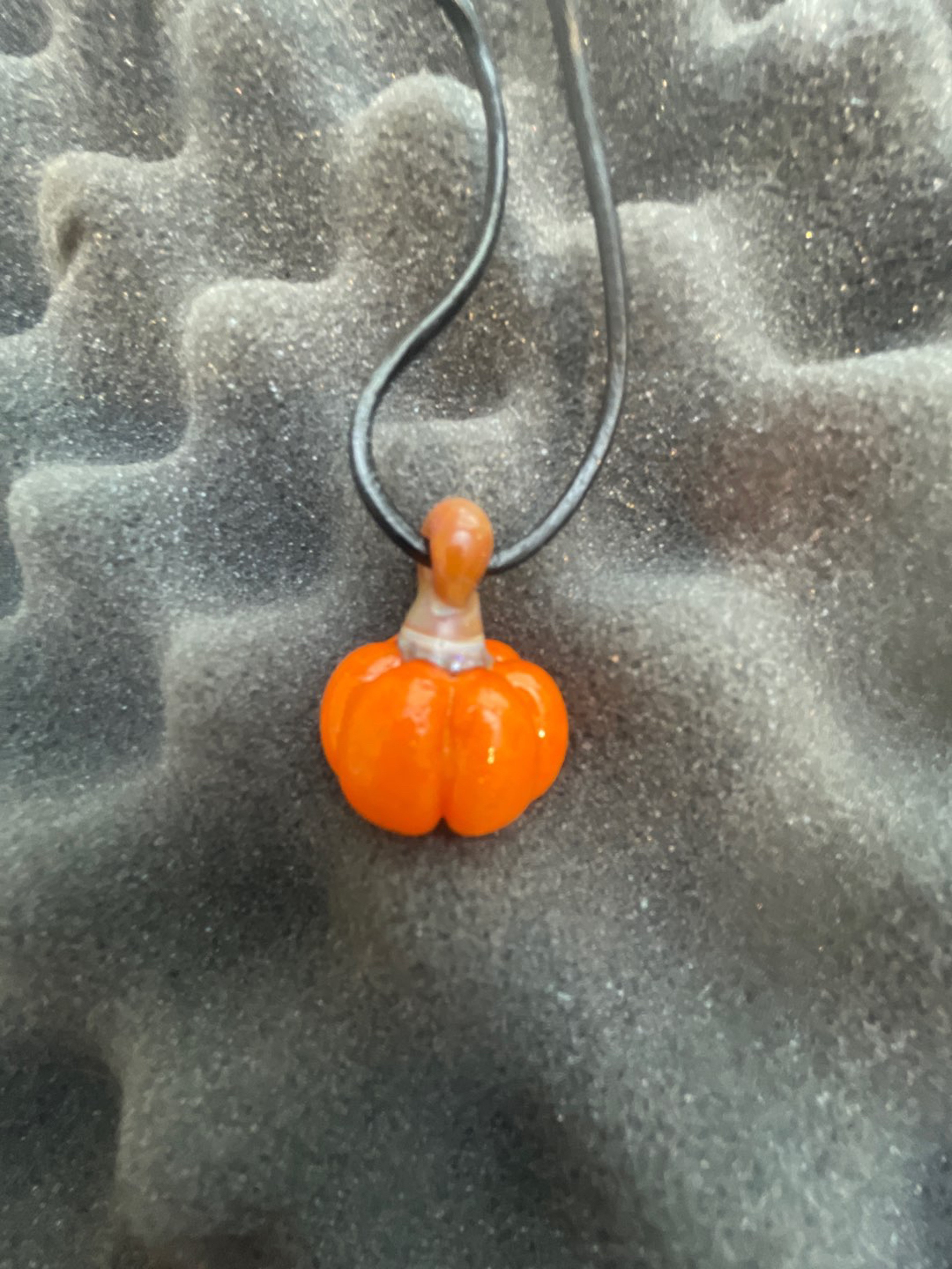 Preview pic of Pumpkin pendant
