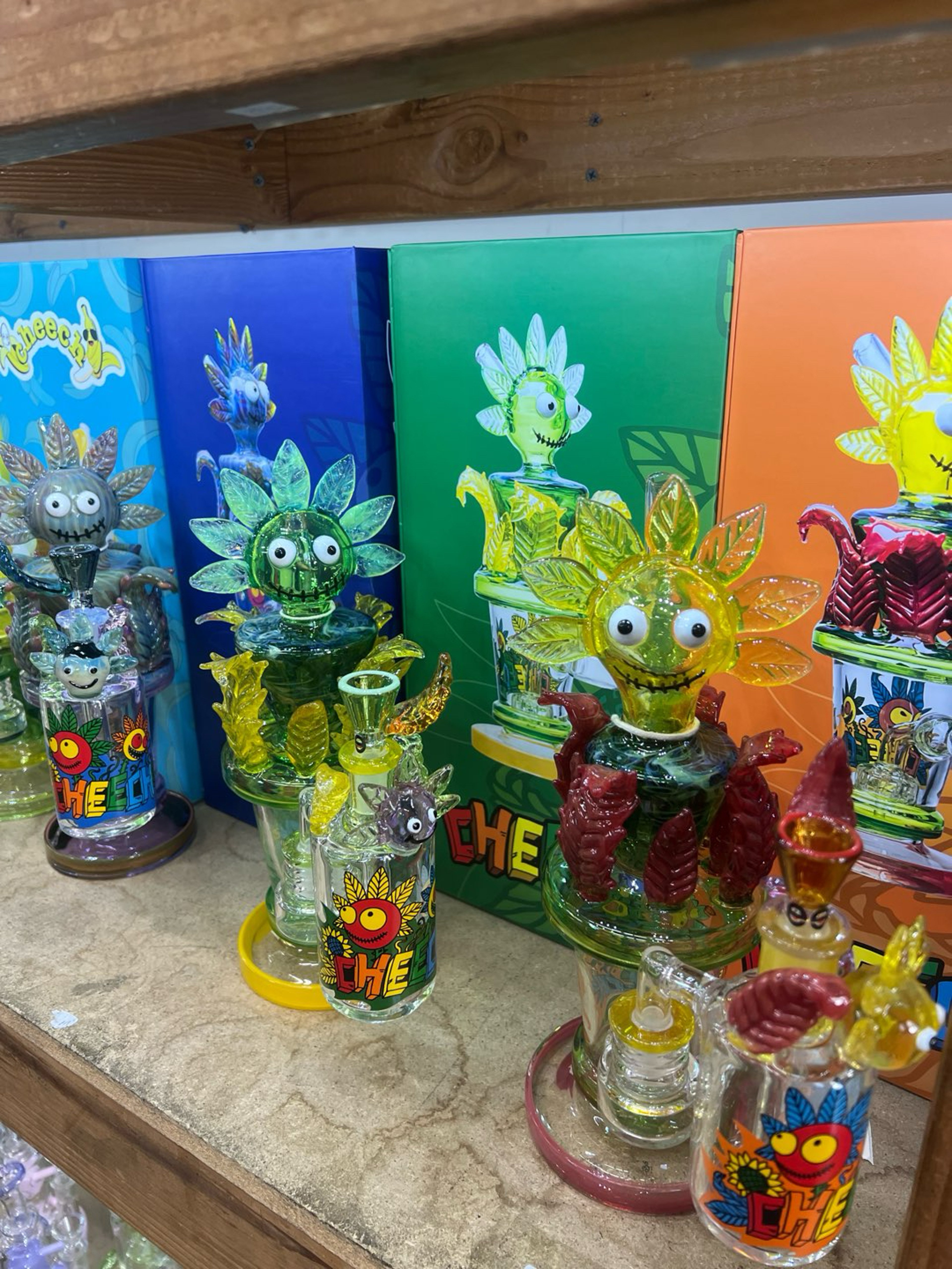 Preview pic of Cheech Leaf Head Rig & Ash Catcher