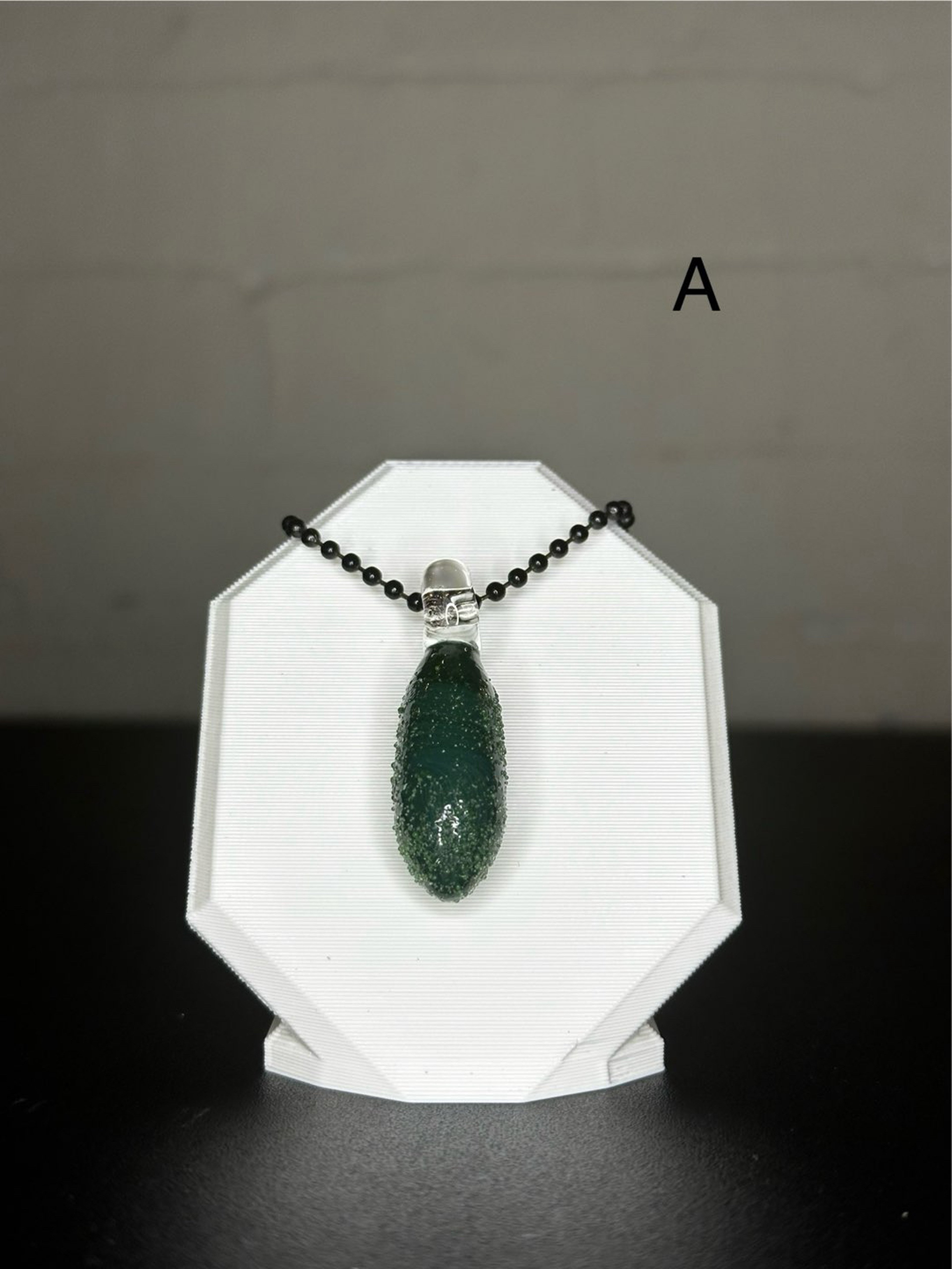 Preview pic of Glass pickle pendant/ornament