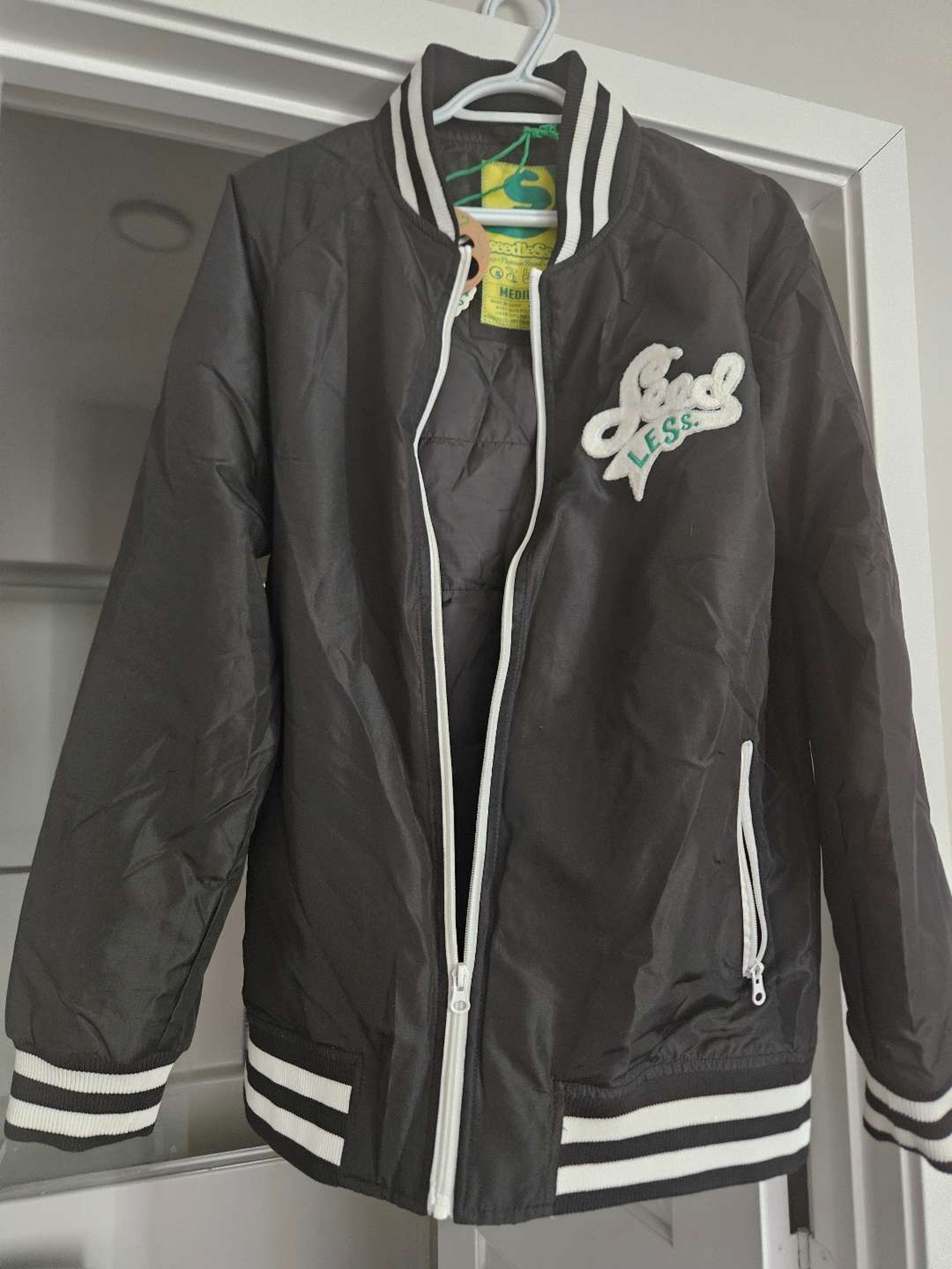 Preview pic of Seedless Coat, Zip Up, Pockets, brand new!