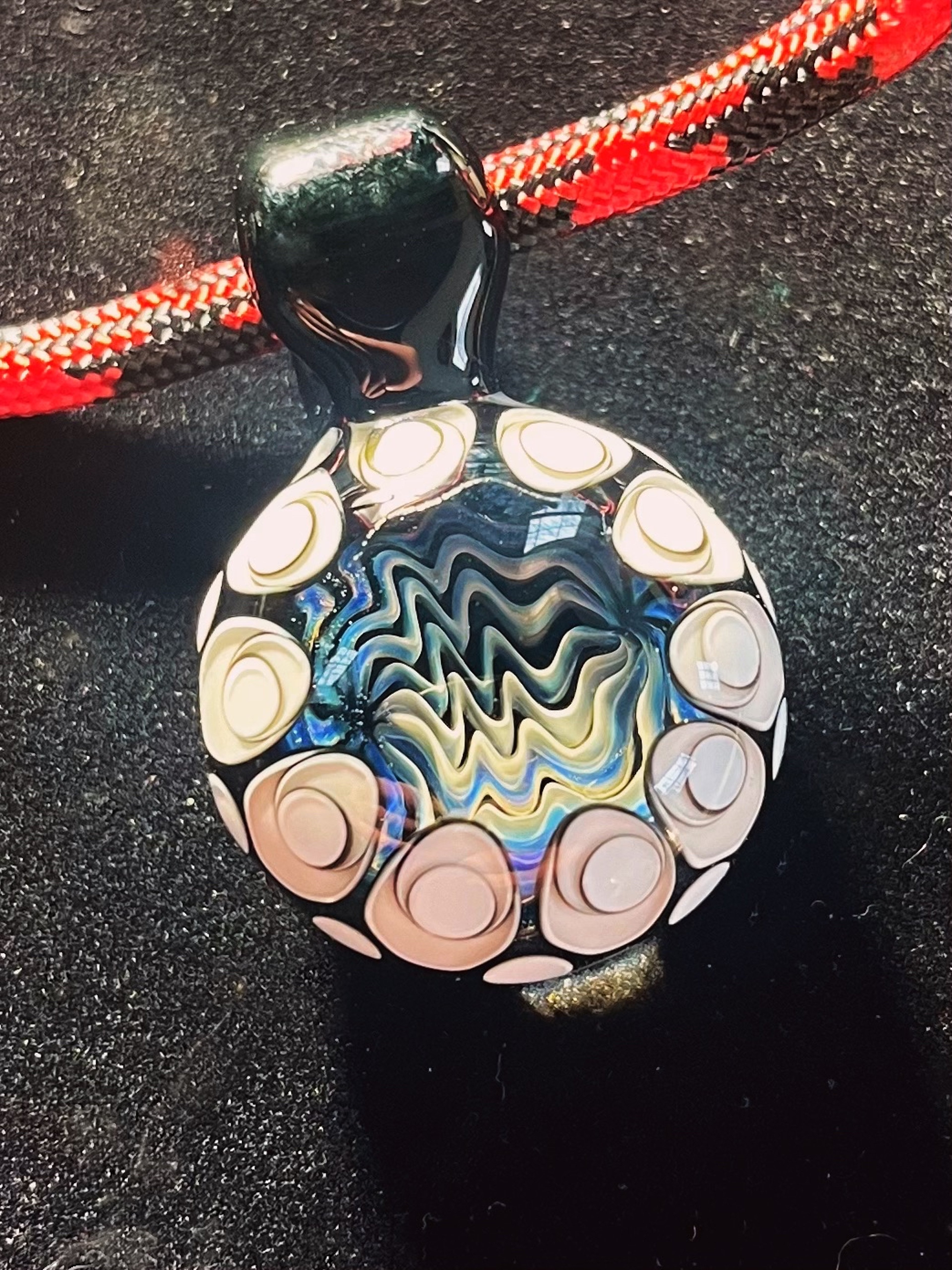Preview pic of Small Wig-Wag Pendant