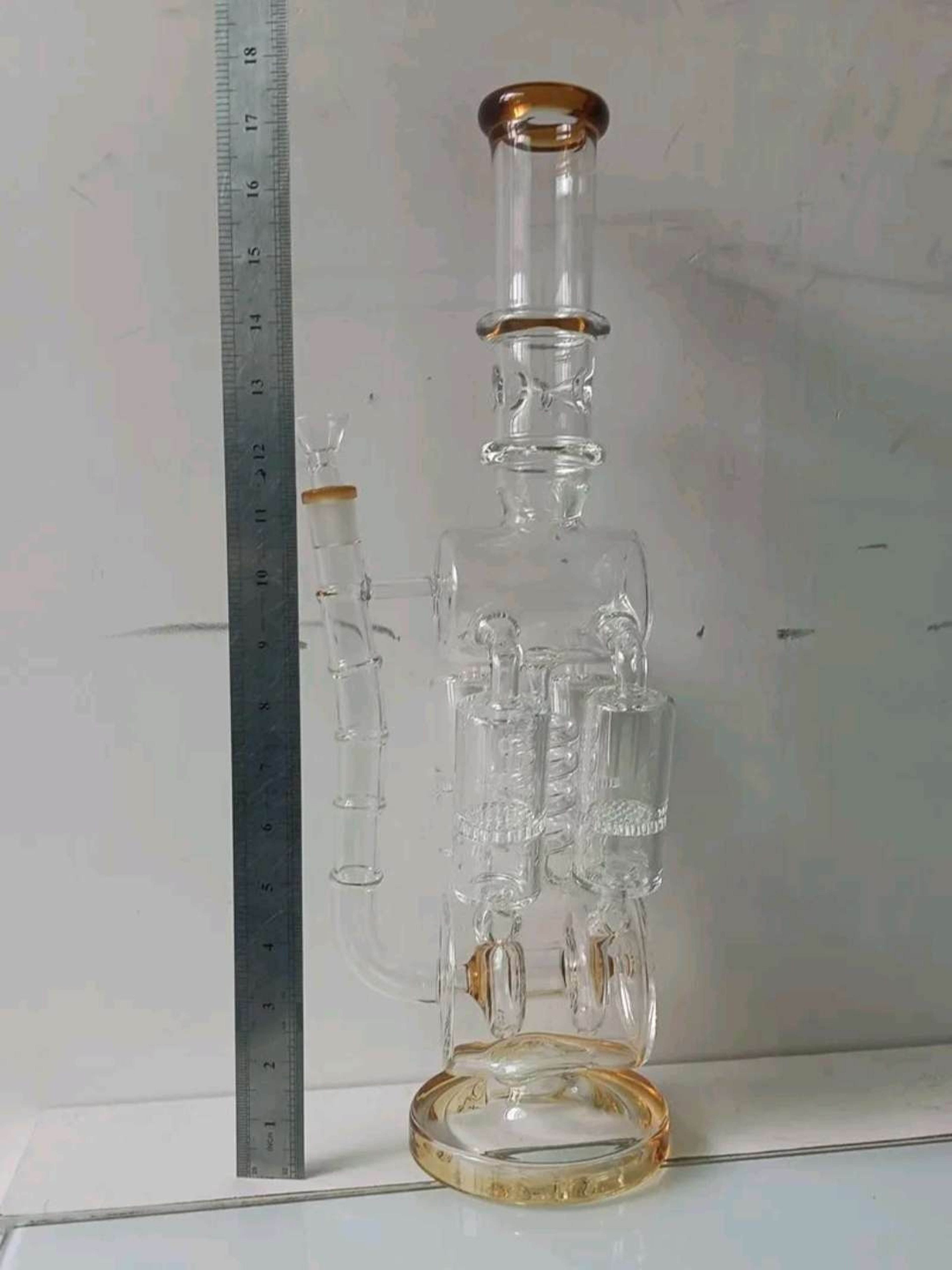 Preview pic of glass hookah bong
Material	glass
Weight	about 1300g
Height	about 18 inch
Color	yellow