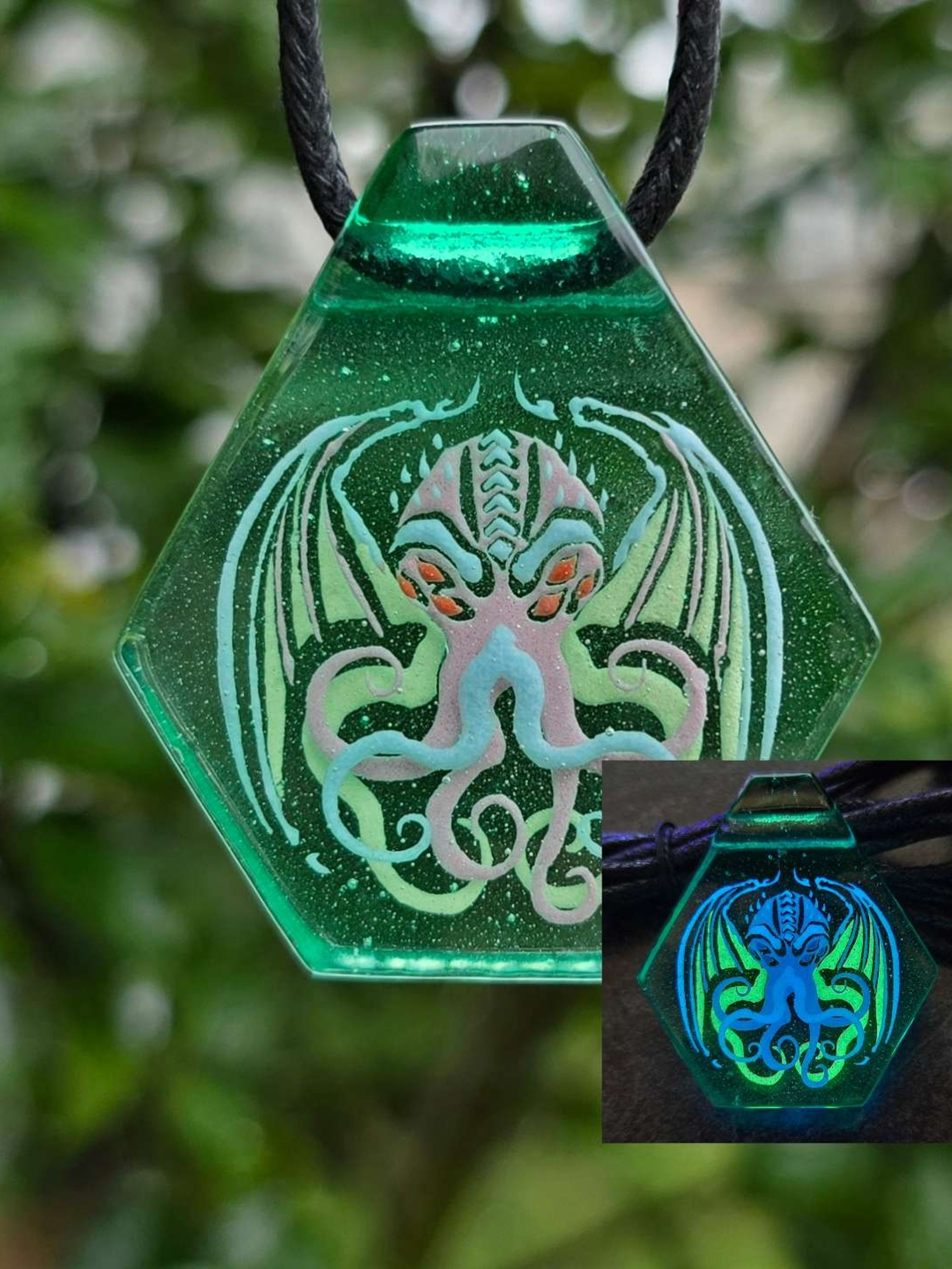 Preview pic of Cthulhu Layered Glow Pendant