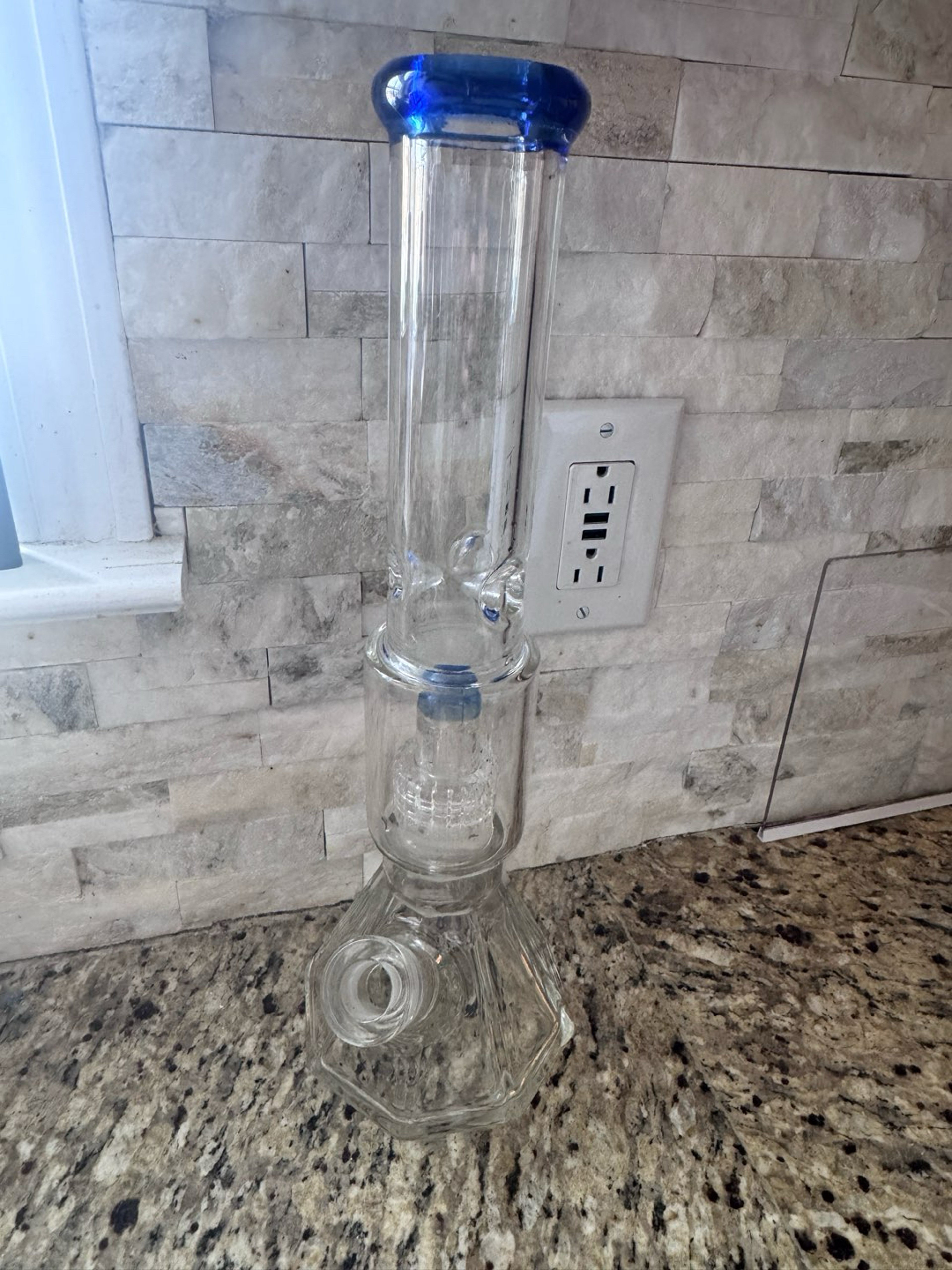 Preview pic of Chandelier perc / downstem diffusion beaker bong