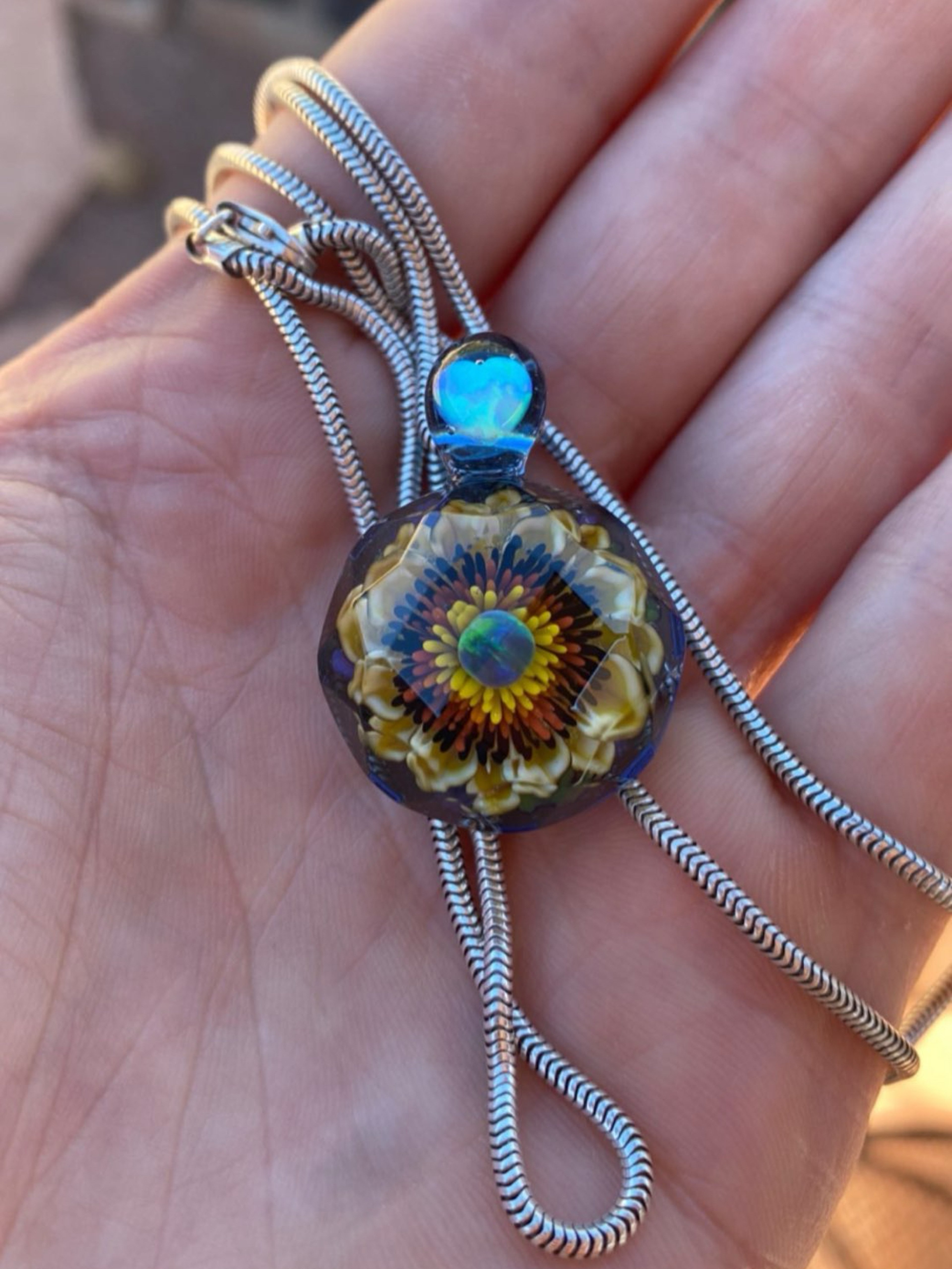 Preview pic of Sunflower pendant