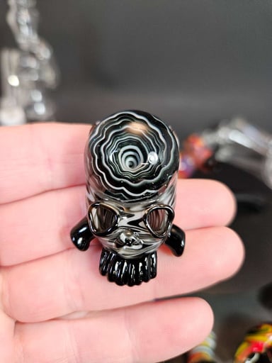 Preview pic of Linework skull pendant