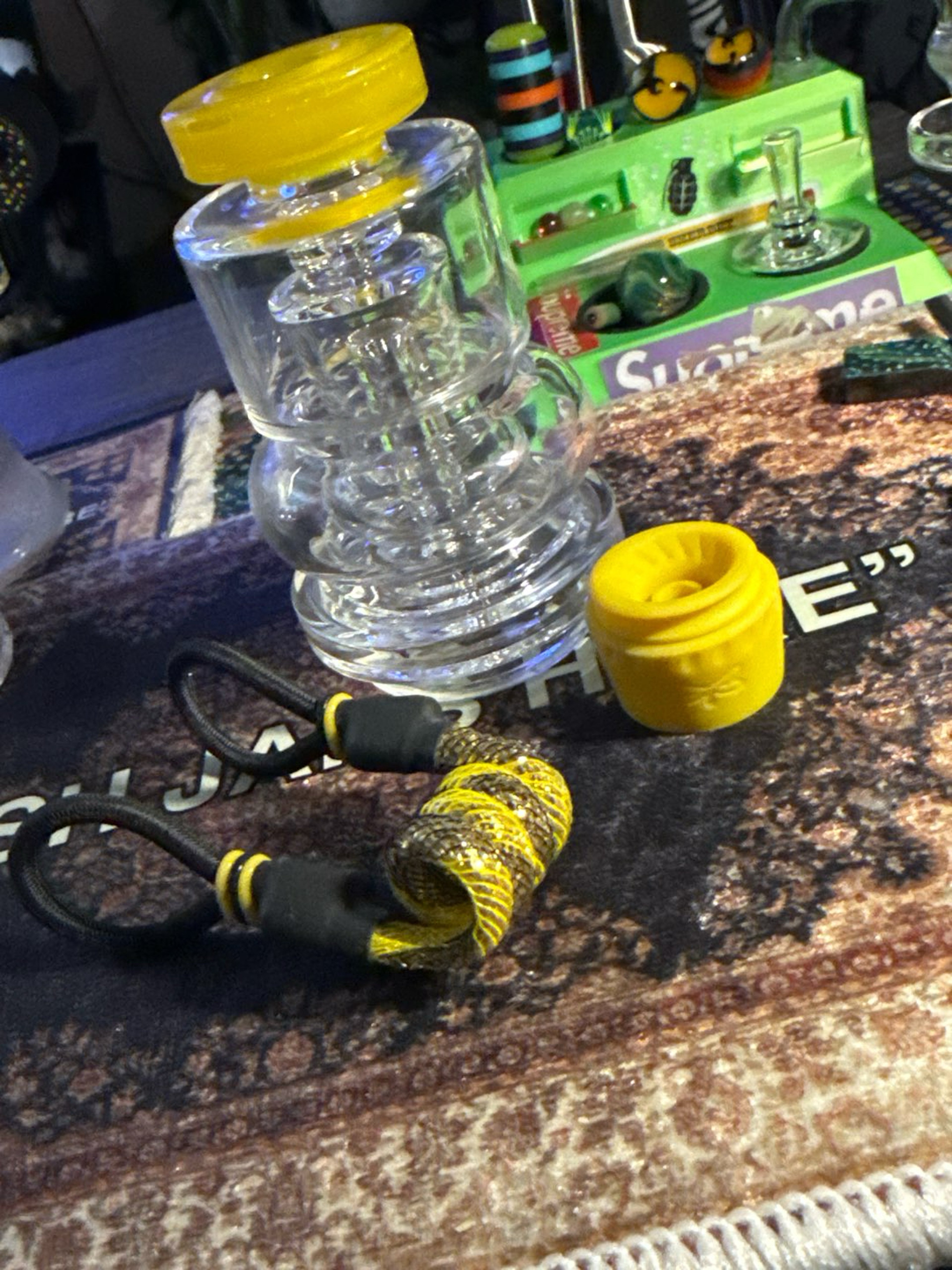 Preview pic of Spider glass puffco top 4 Hole crayon yellow w/extras shown