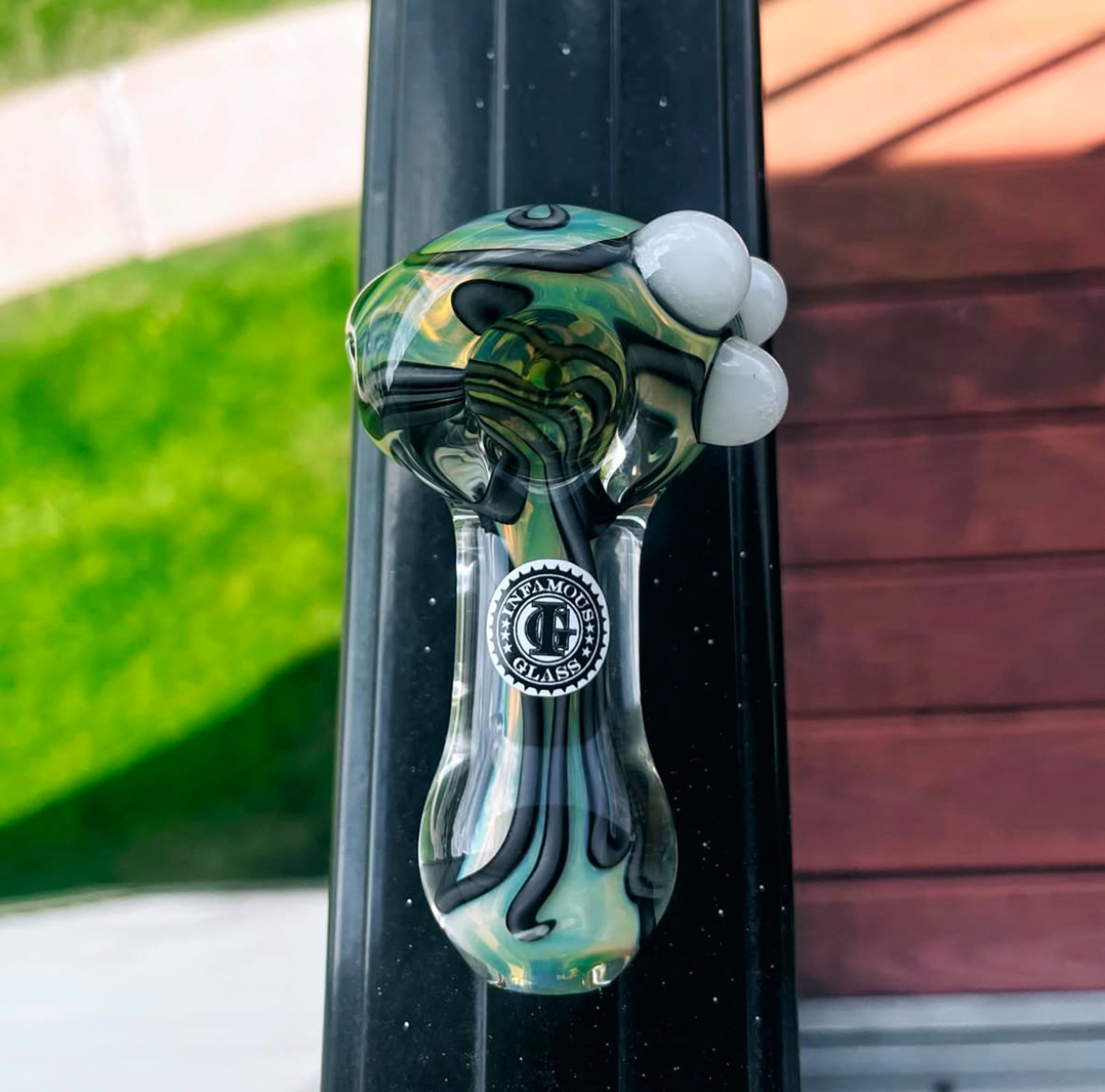 Preview pic of INFAMOUS HAND PIPE