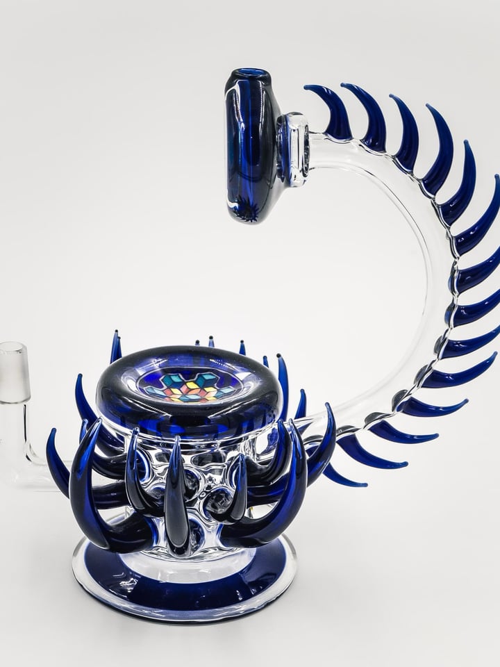 Freeek Fillacello Rig w/ Horns | Shop Freeek on GlassPass