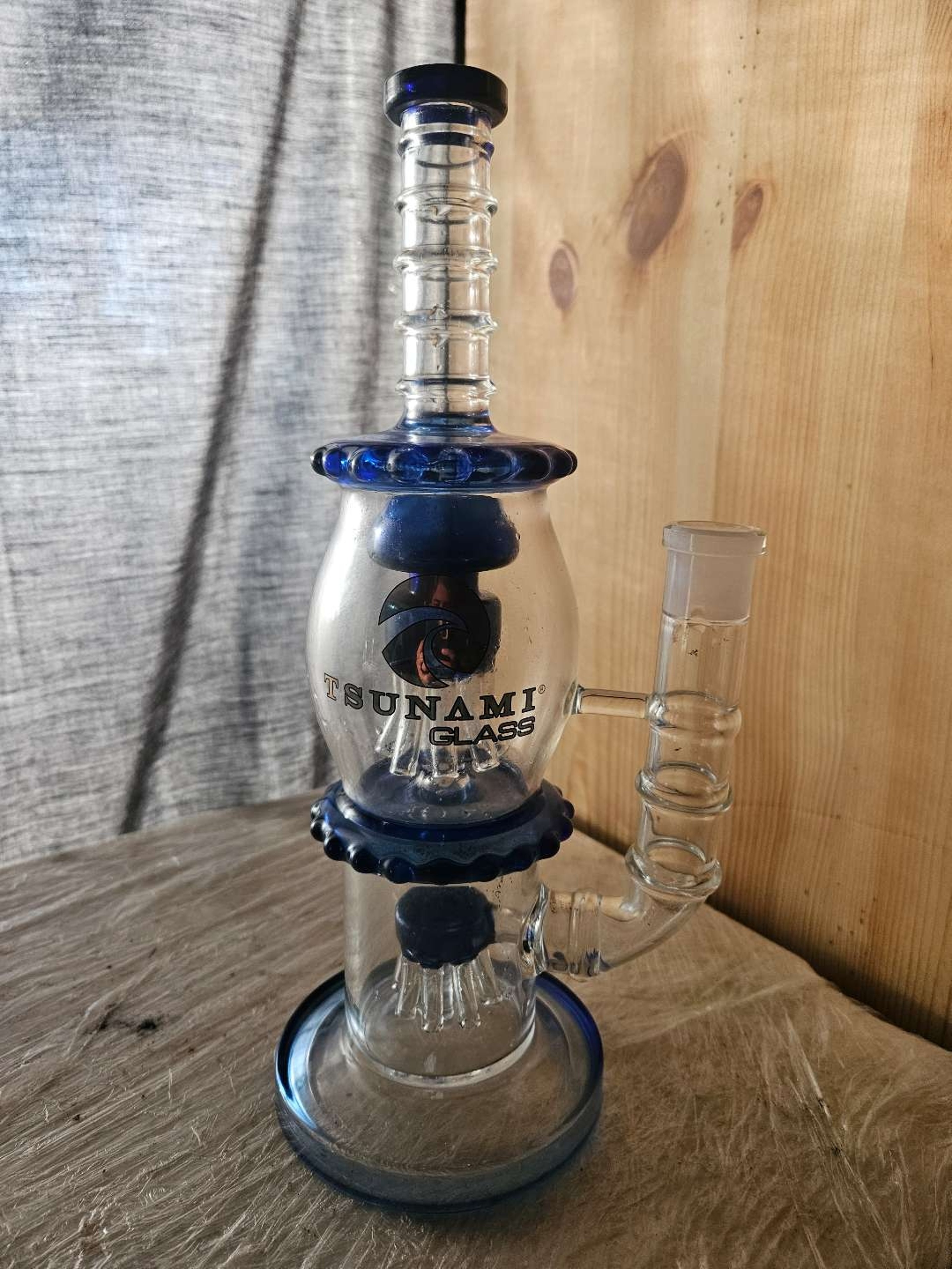 Preview pic of 14" Tsunami Glass Jellyfish Bong