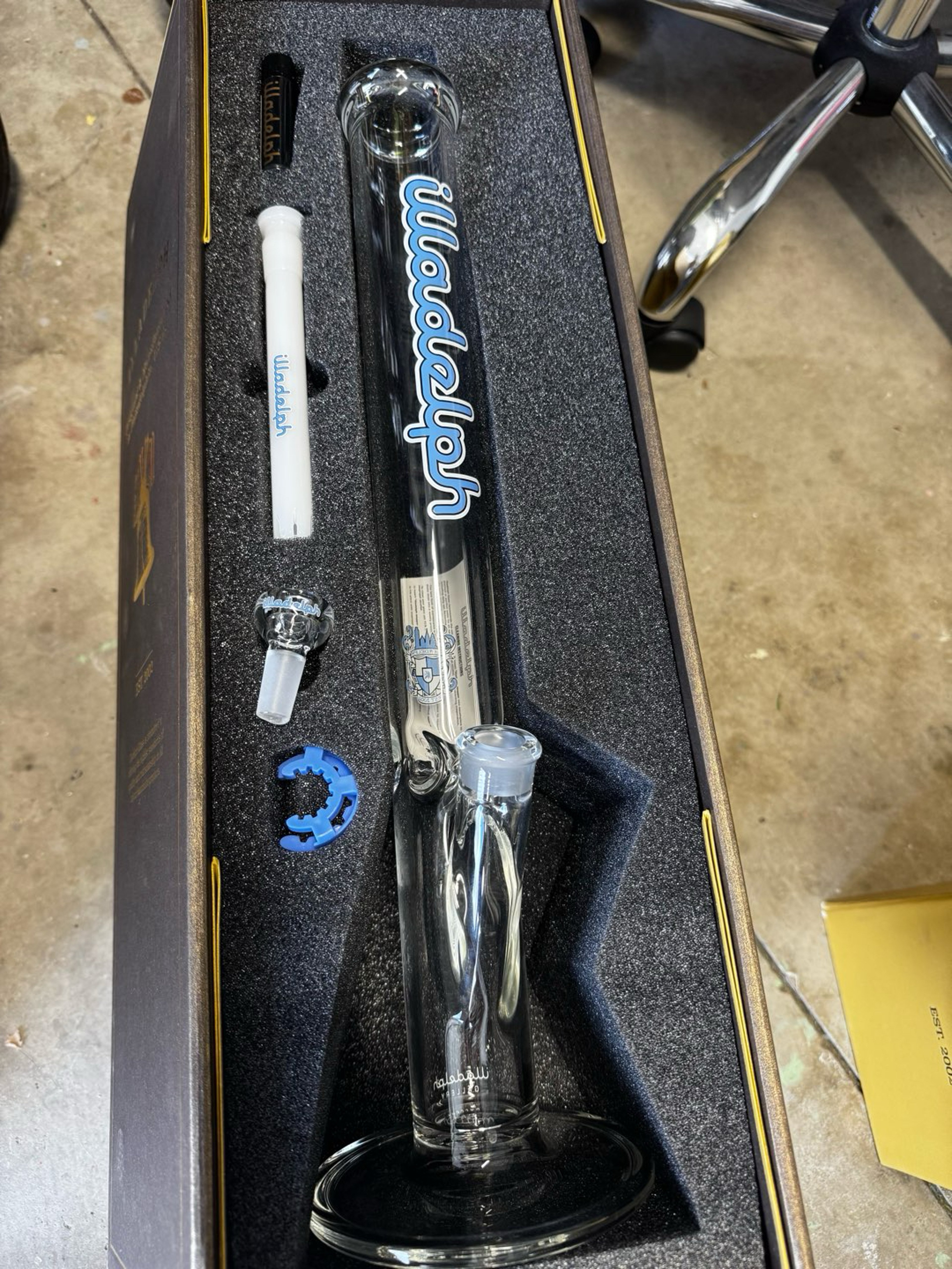 Preview pic of 19in Blue Illadleph Straight Tube - Gallery Edition