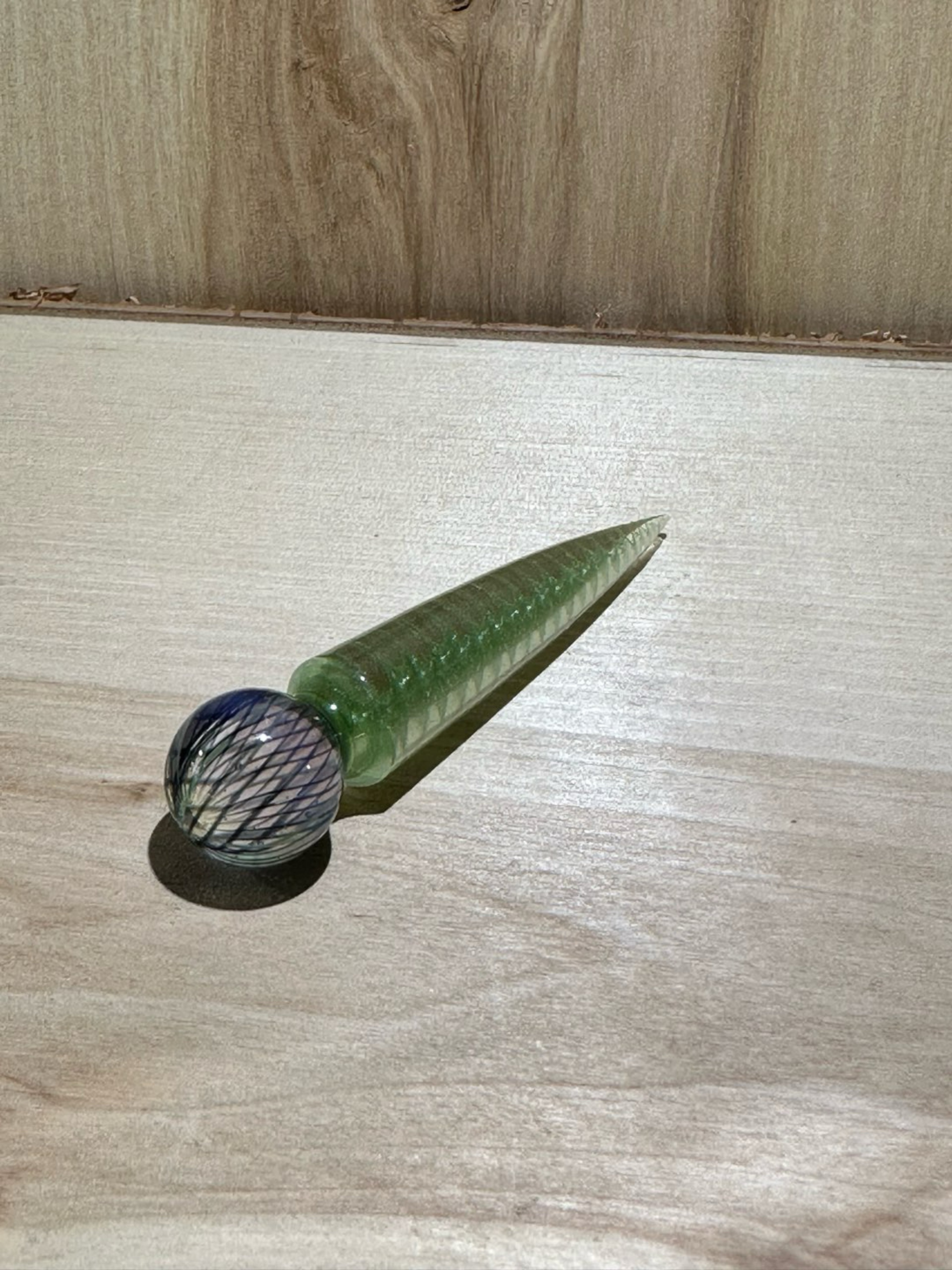 Preview pic of Shamby Glass Detailed Poker 1