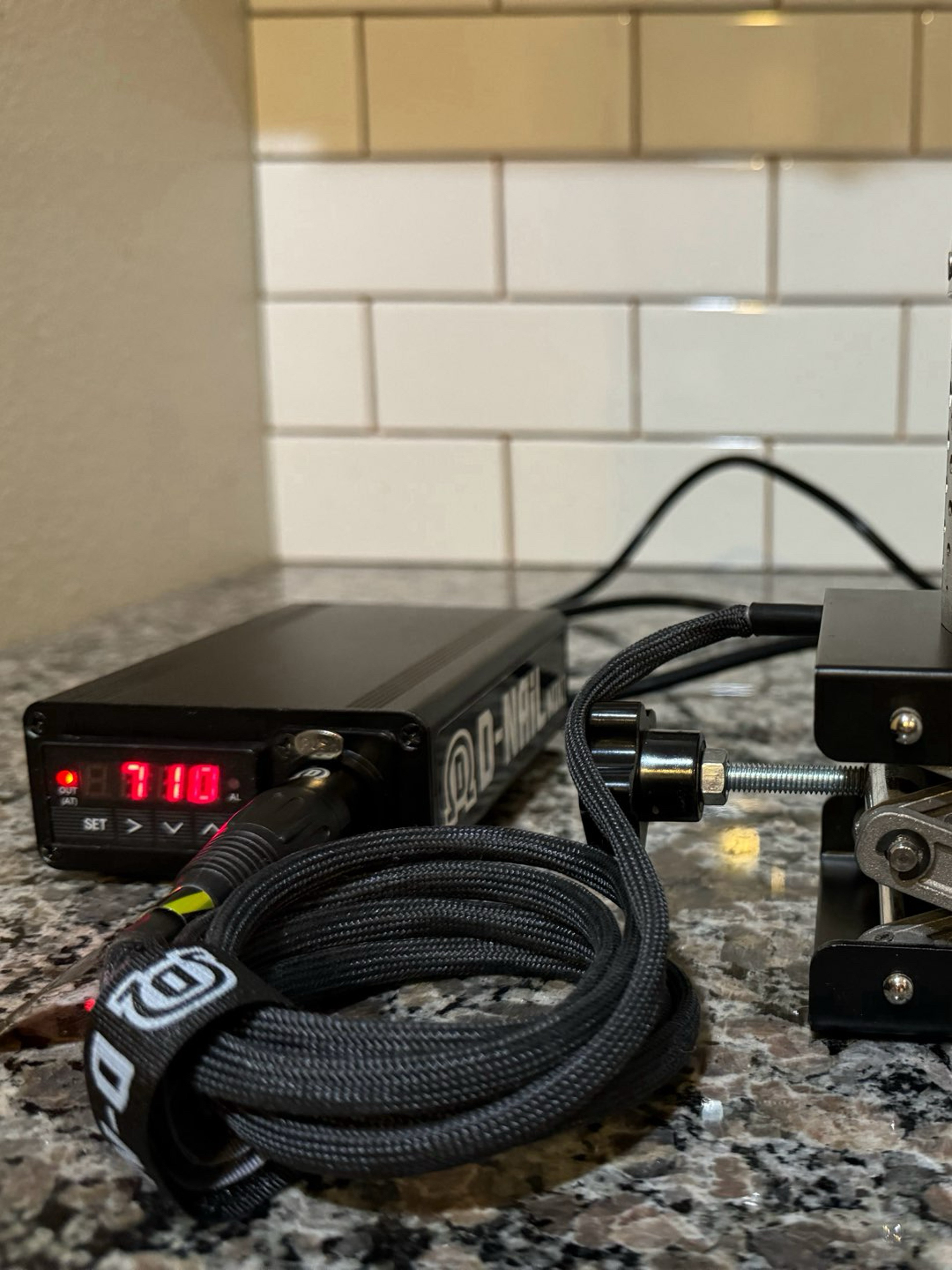 D-nail Universal Torchless Heating System image 0
