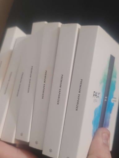 Preview pic of 7 Pax era vapes