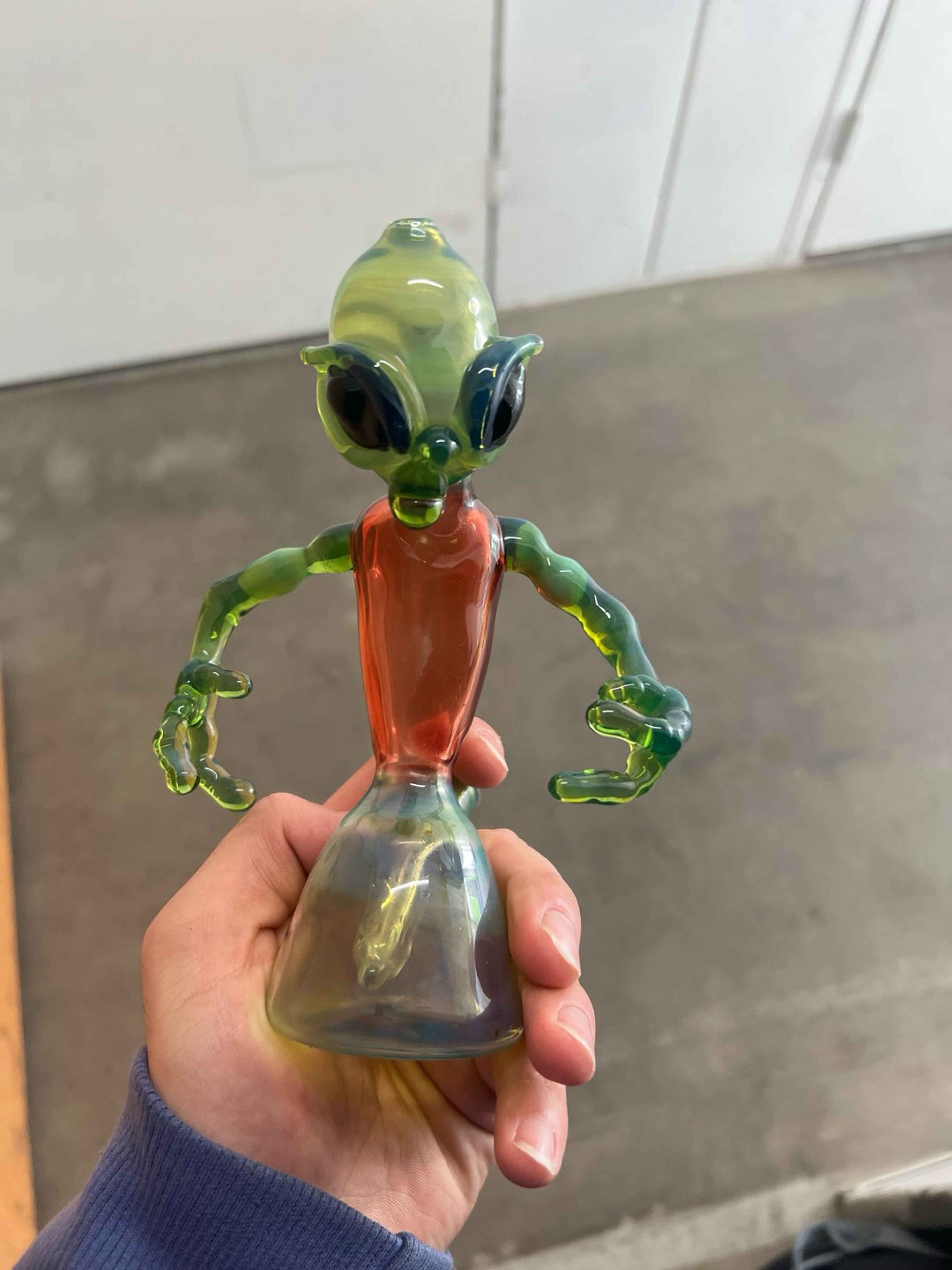 Preview pic of Izzy The Glassblower Alien Rig