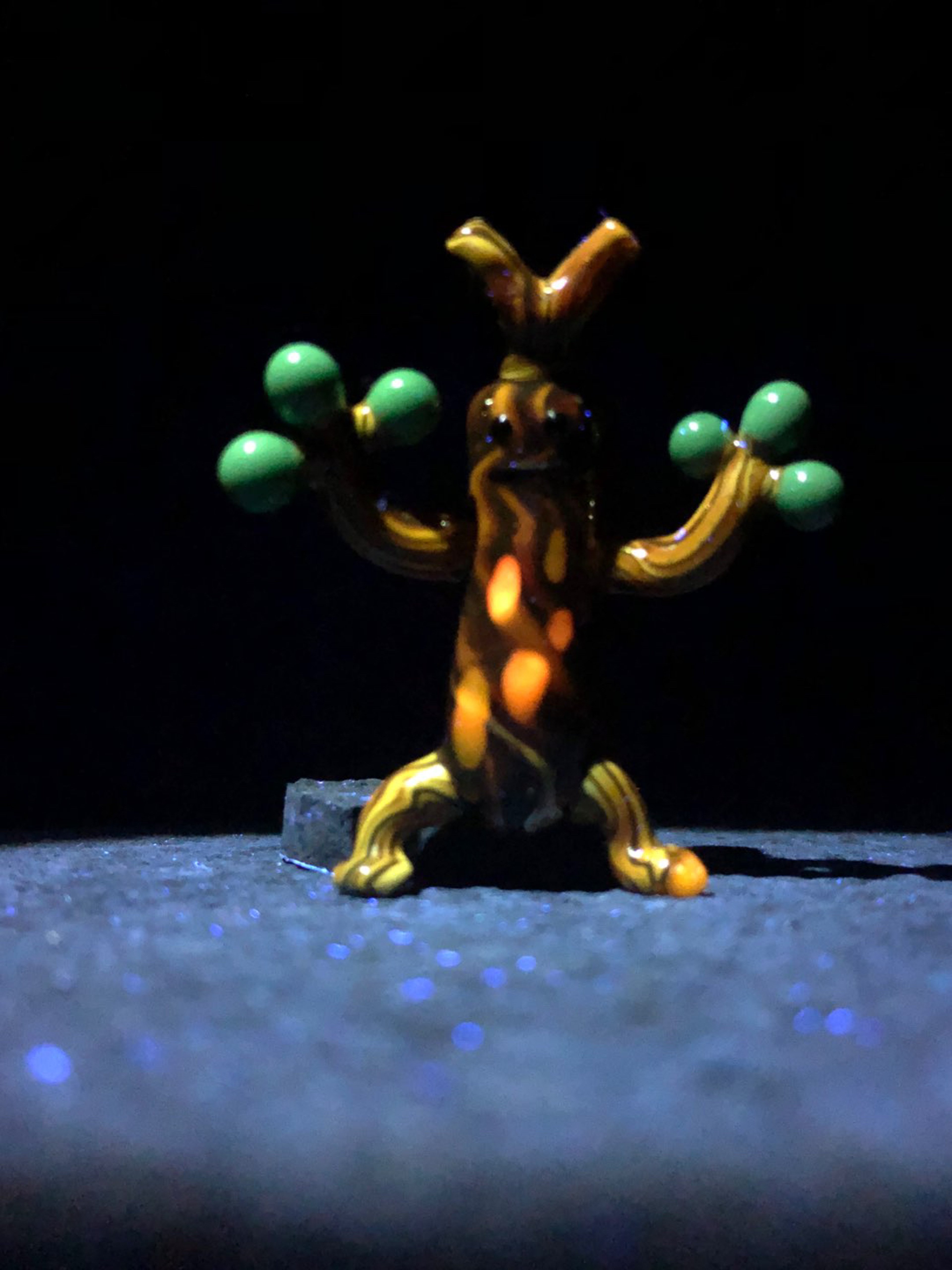 Preview pic of Lazy Glass x Pouch Glass SUDOWOODO uv pendant