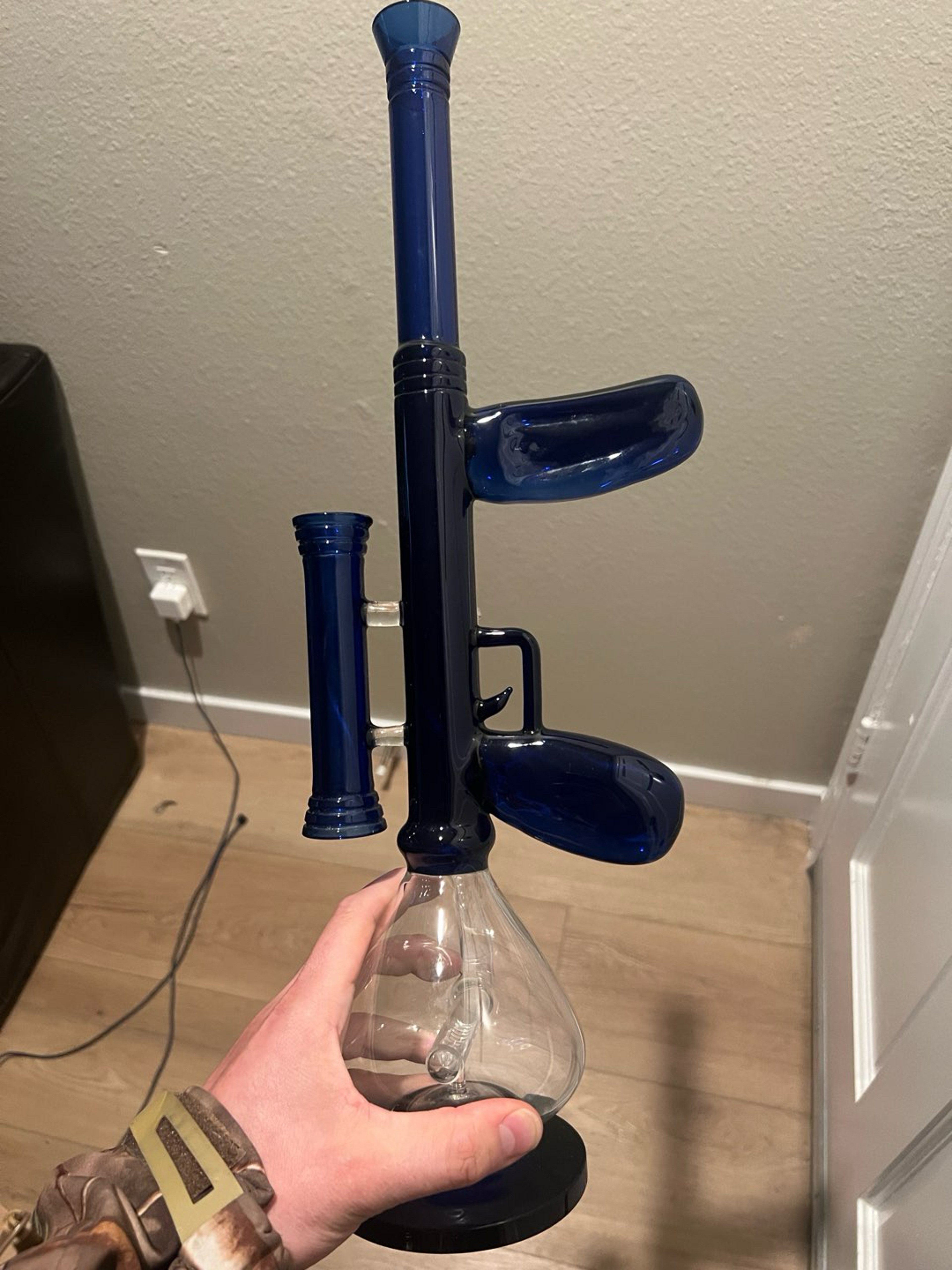 Preview pic of Assault Rifle Beaker Bong