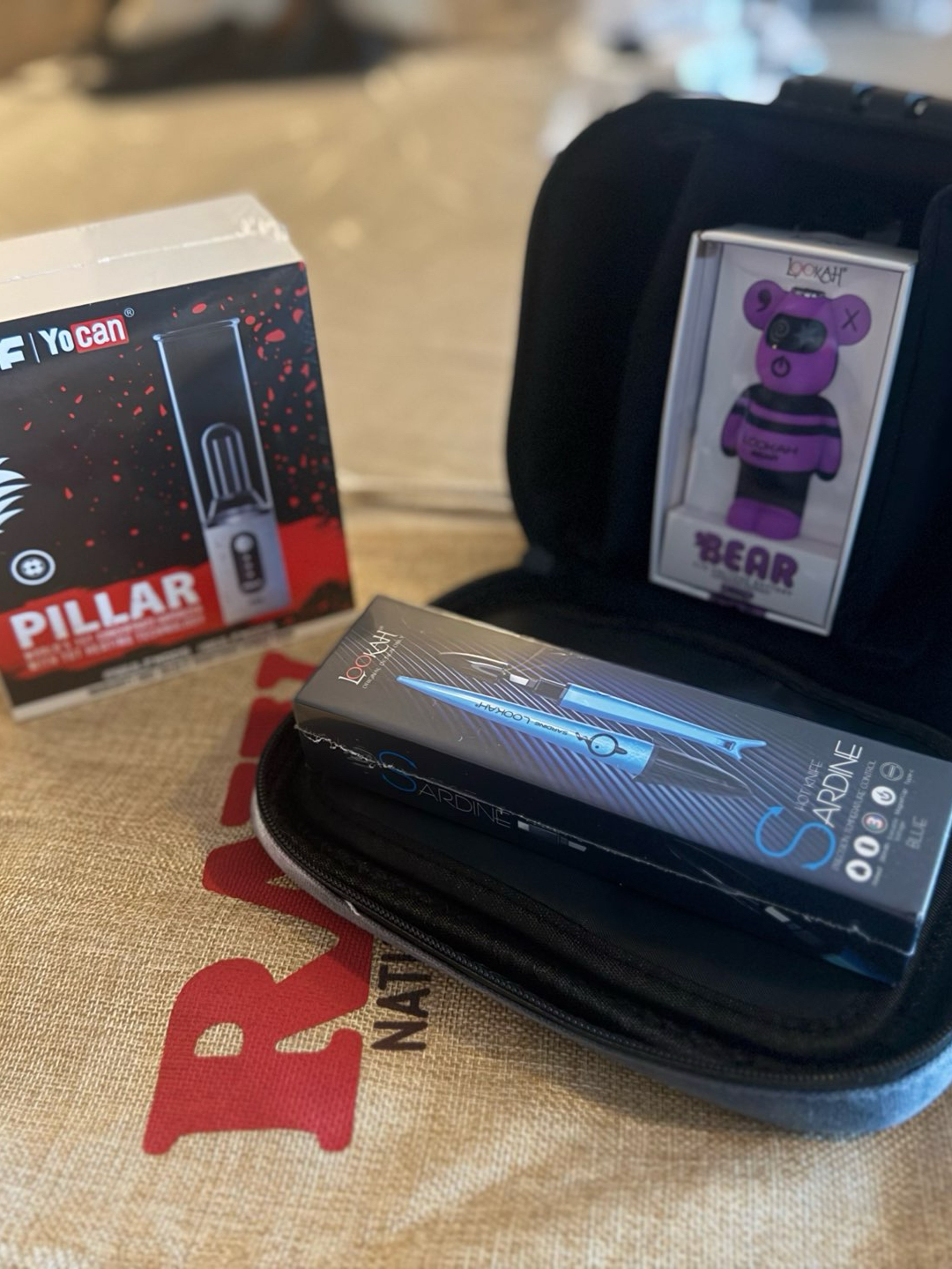 Preview pic of Amazing wax and battery kit + 2 carry bags