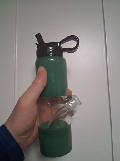 Preview pic of Water bottle rig/piece
