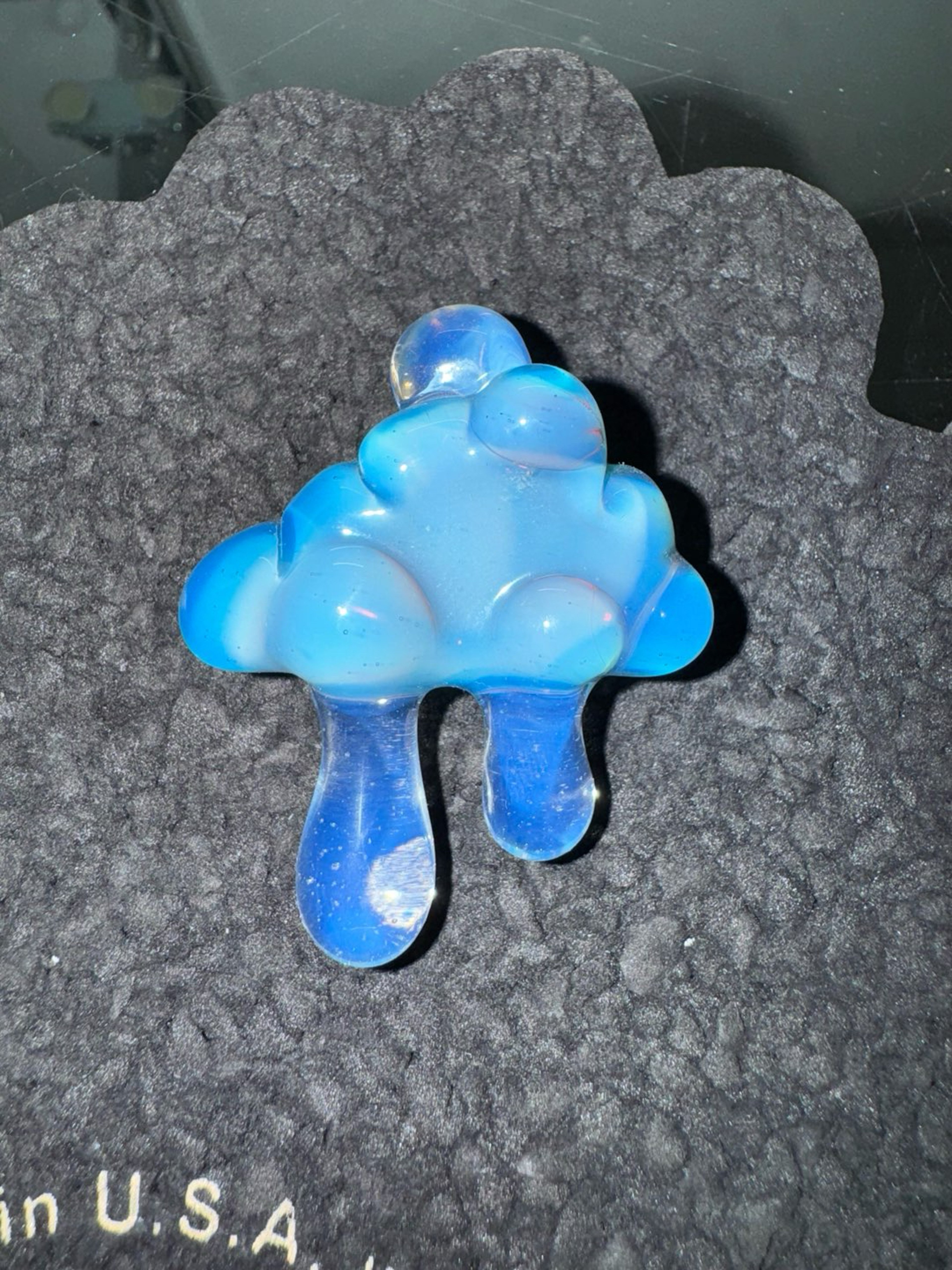 Preview pic of Drippy Cloud Pendant