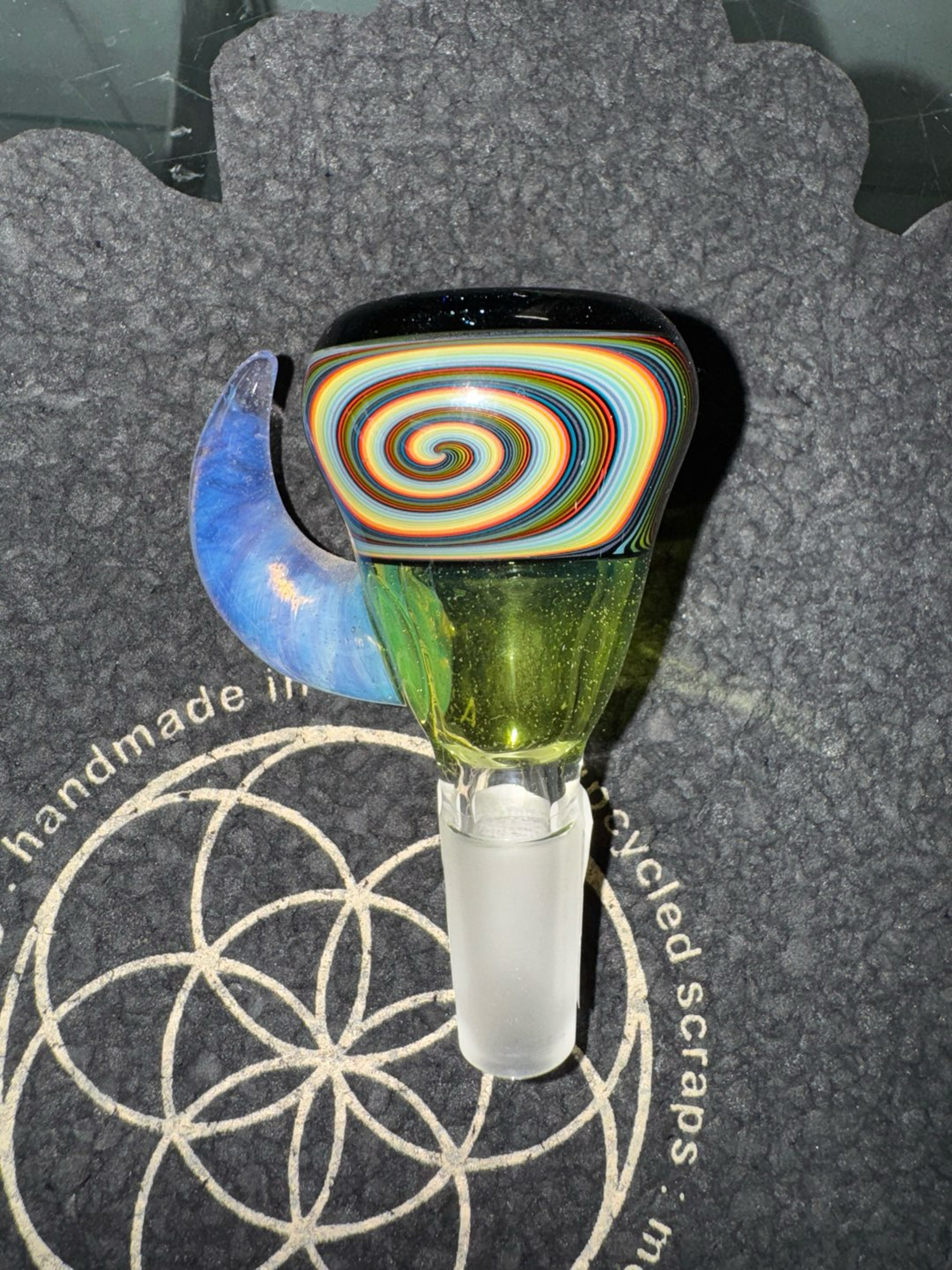 Preview pic of Adam Driver Wig Wag UV 14mm Horned Bowl Slide