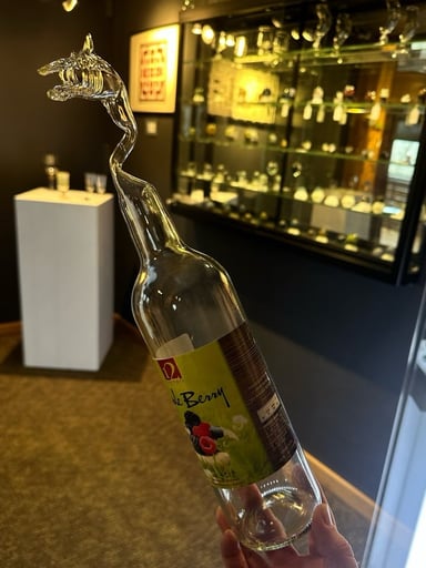 Preview pic of Lic_glass dragon bottle