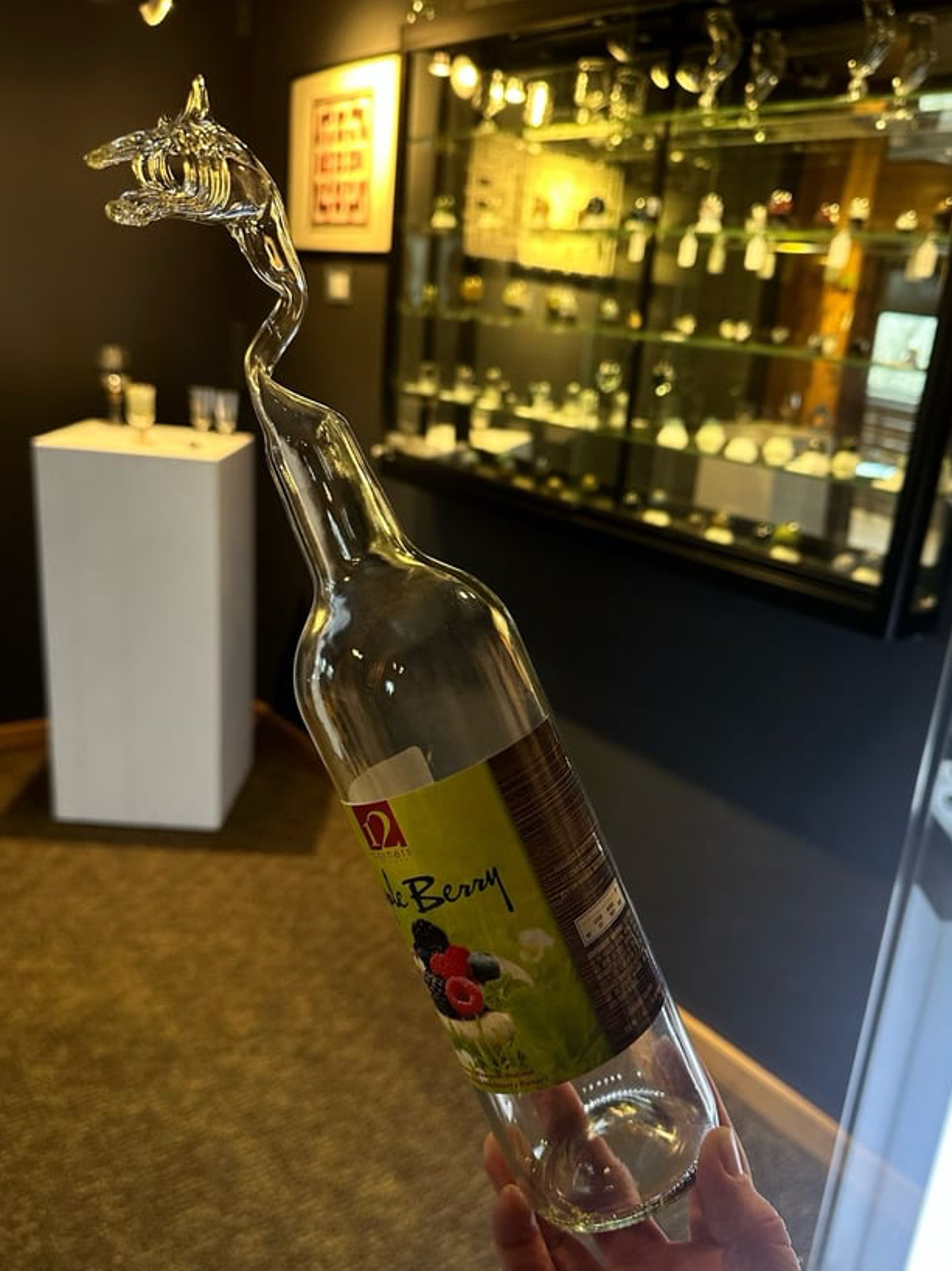 Preview pic of Lic_glass dragon bottle