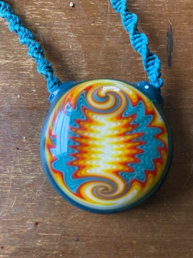 Preview pic of wig wag pendant