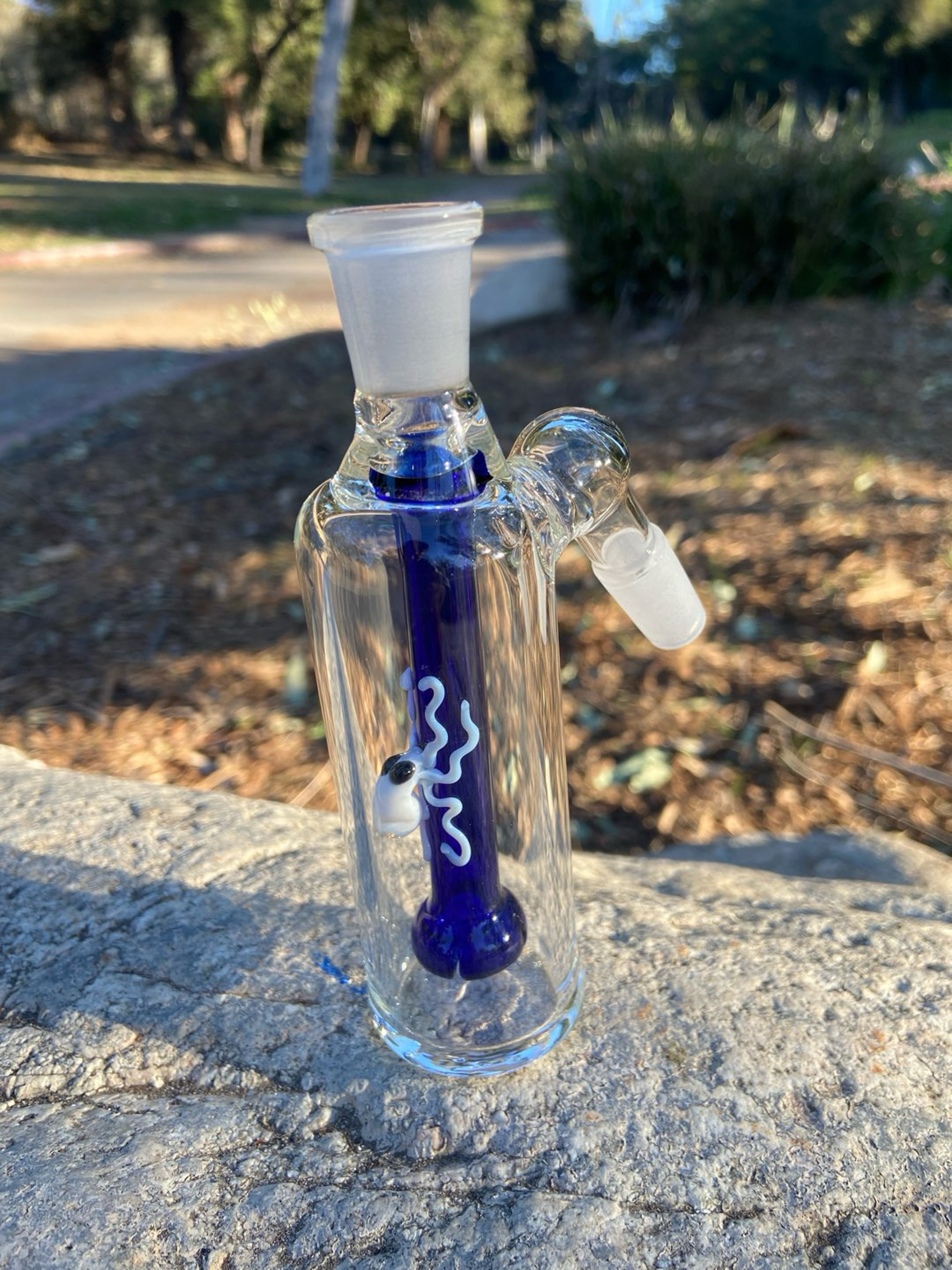 Preview pic of 14mm Thick Glass Ash Catcher 45 degree Blue Shower Head (white Octopus)