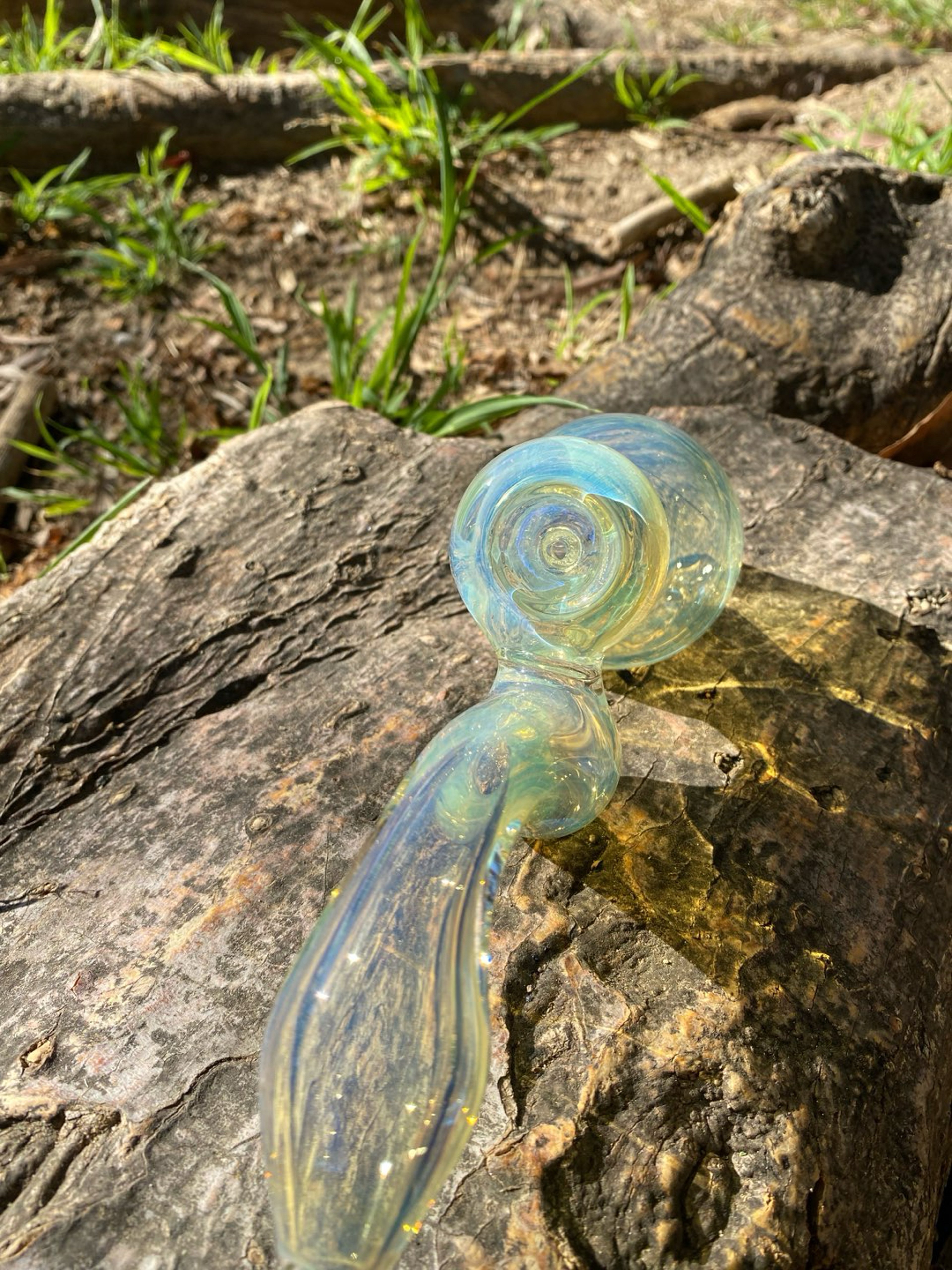 Preview pic of Thick Glass Bubbler pipe Lay Down Style color changing, Silver Fumed pipe