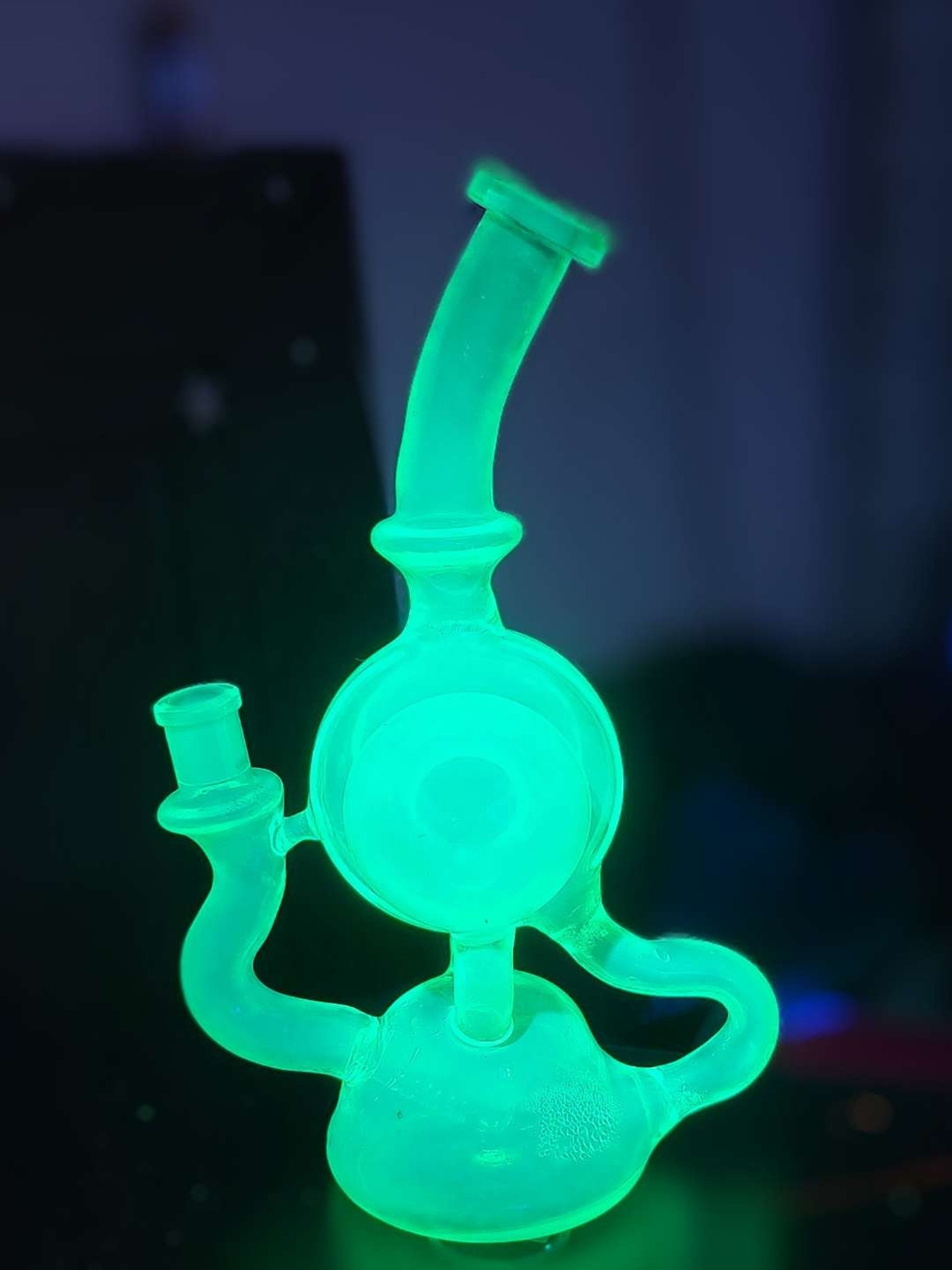 Preview pic of Green UV Reactive Glass Recycler