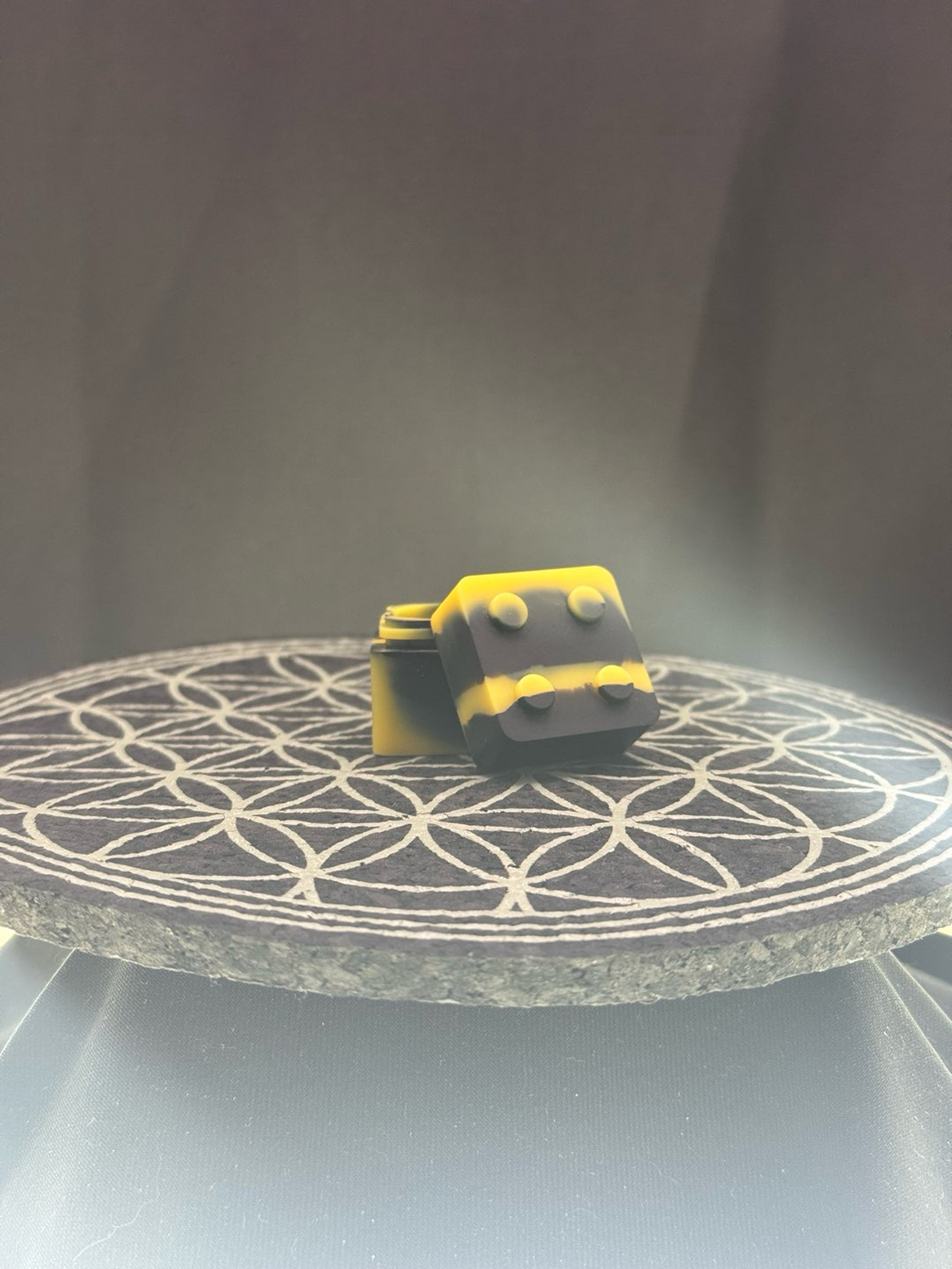 Preview pic of Stackable silicone container
