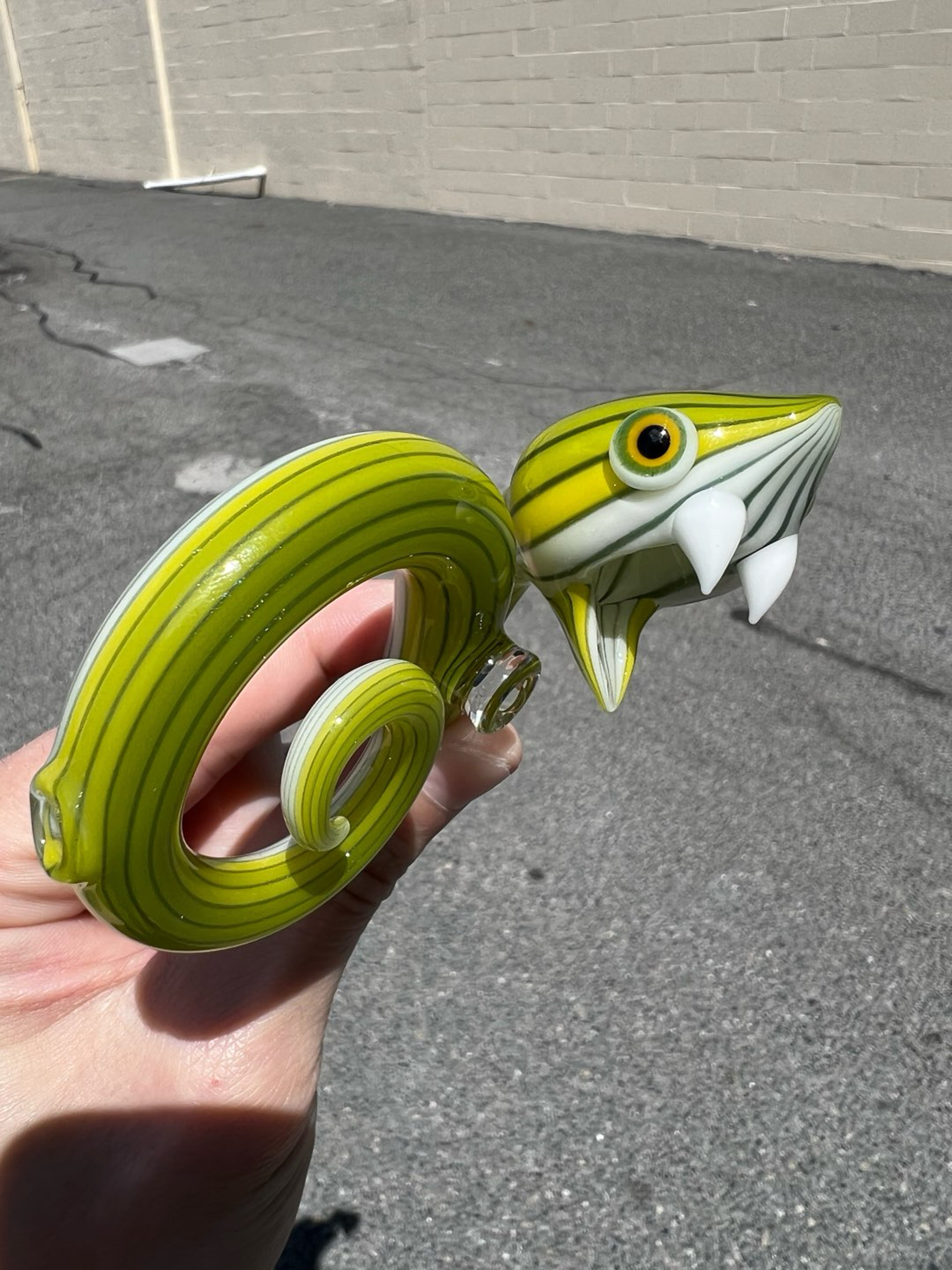 Preview pic of Niko Cray Coiled Snake Pipe 1