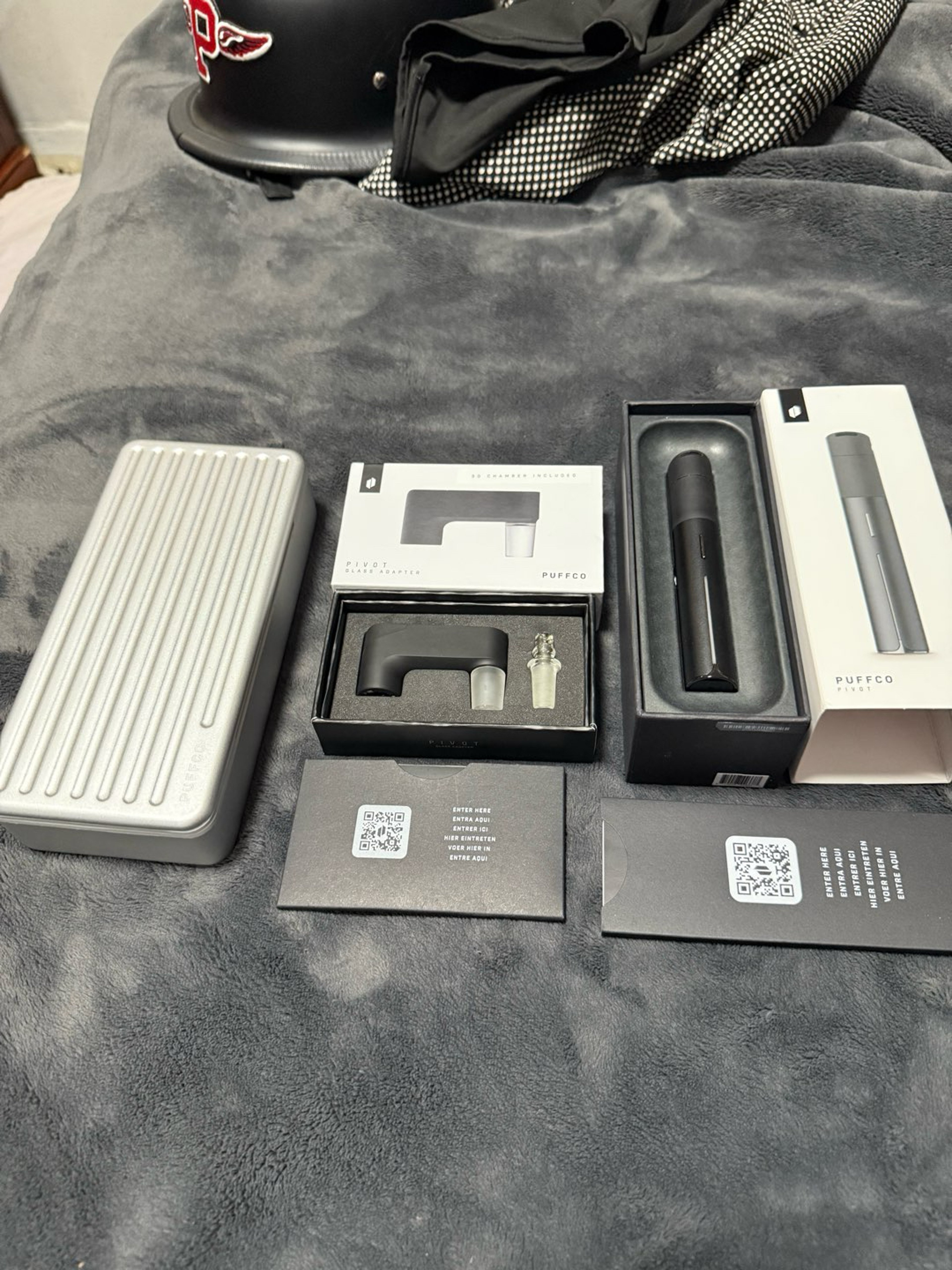 Preview pic of Puffco pivot set with rig adapter and carrying case