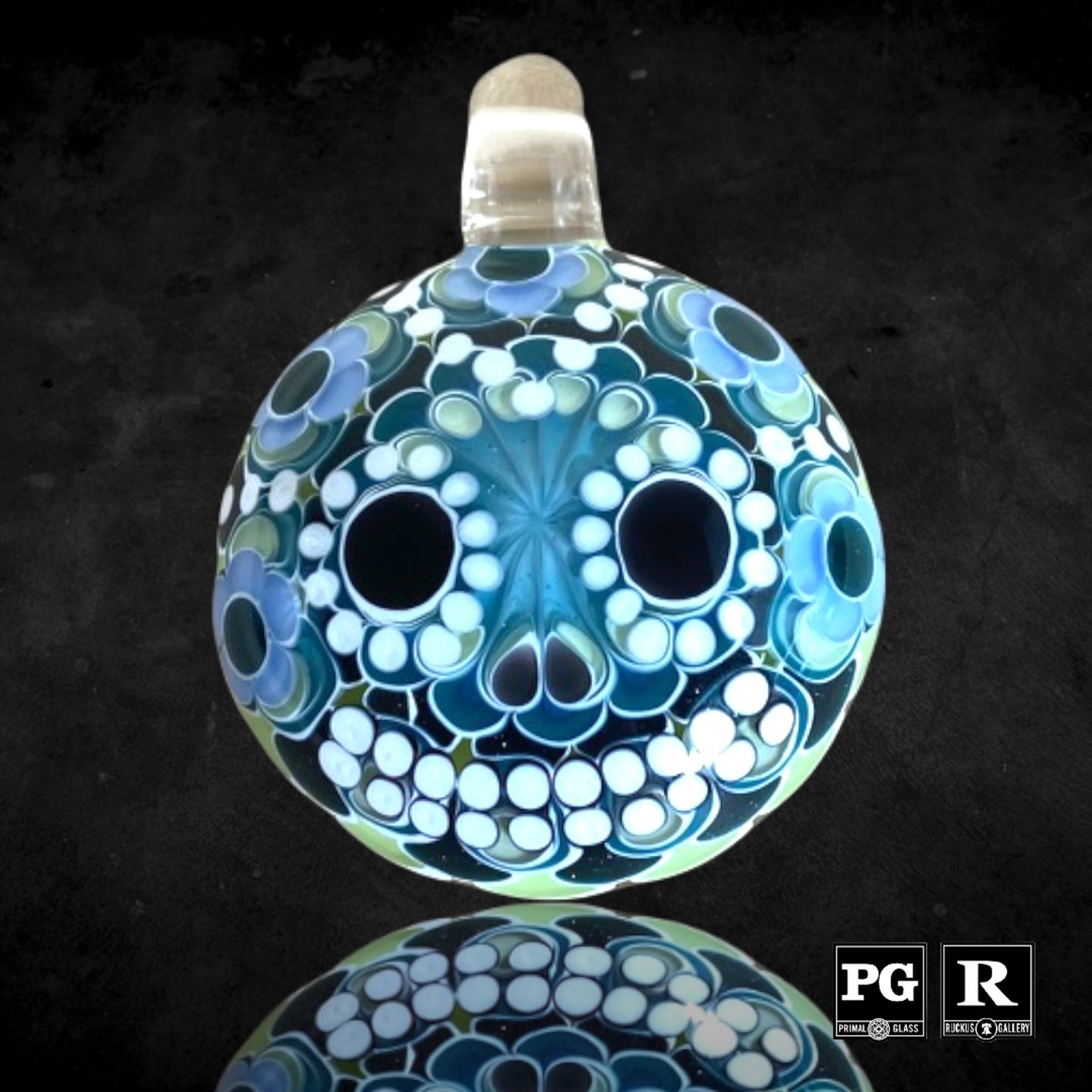 Preview pic of Olour Glass Sugar Skull Pendant #1