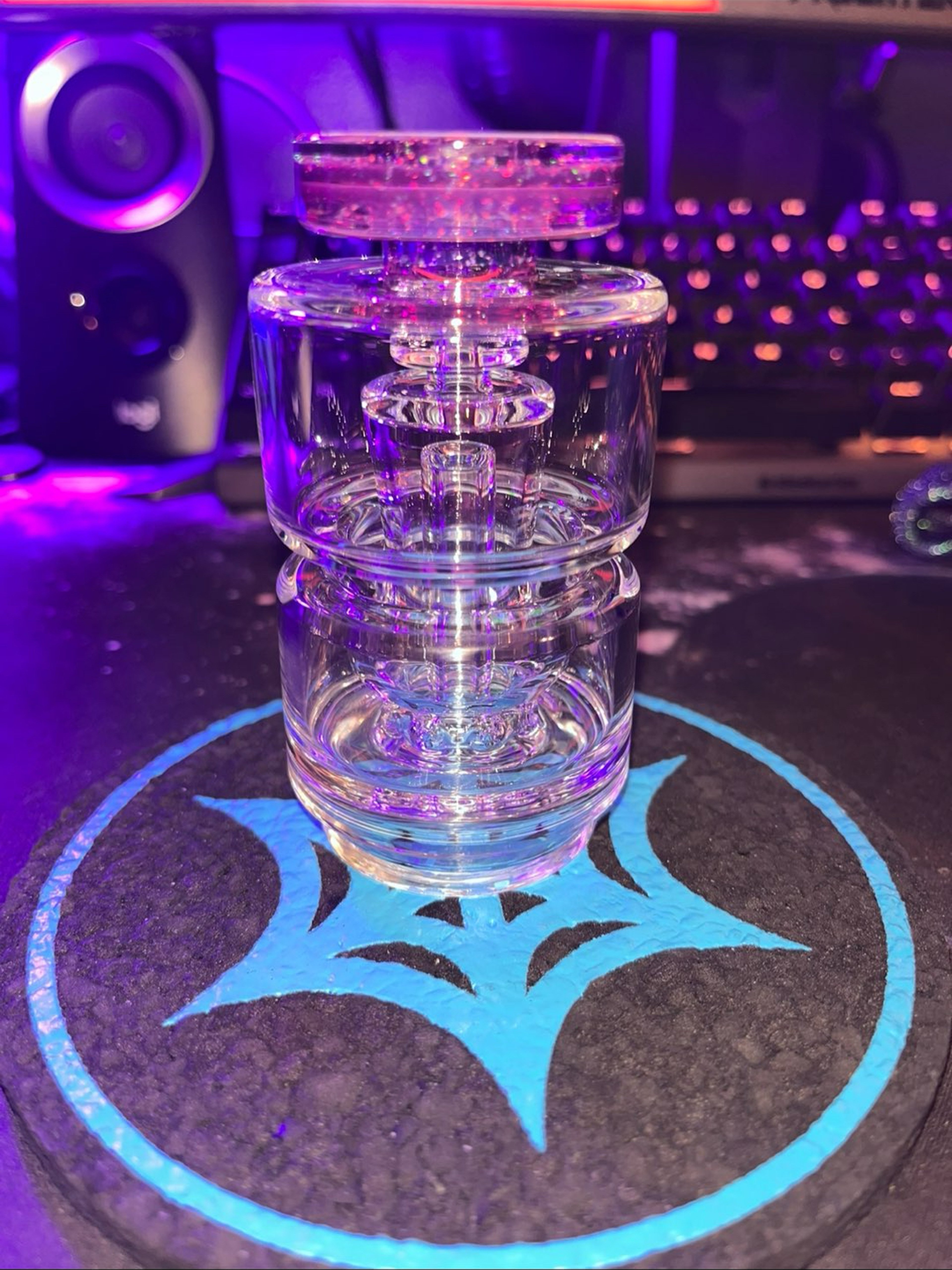 Preview pic of Spider Glass Puffco top w/ royal jelly mouthpiece