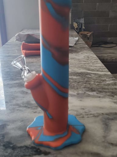 Preview pic of silicone tower bong