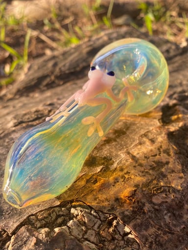Preview pic of Pink Frog glass pipe