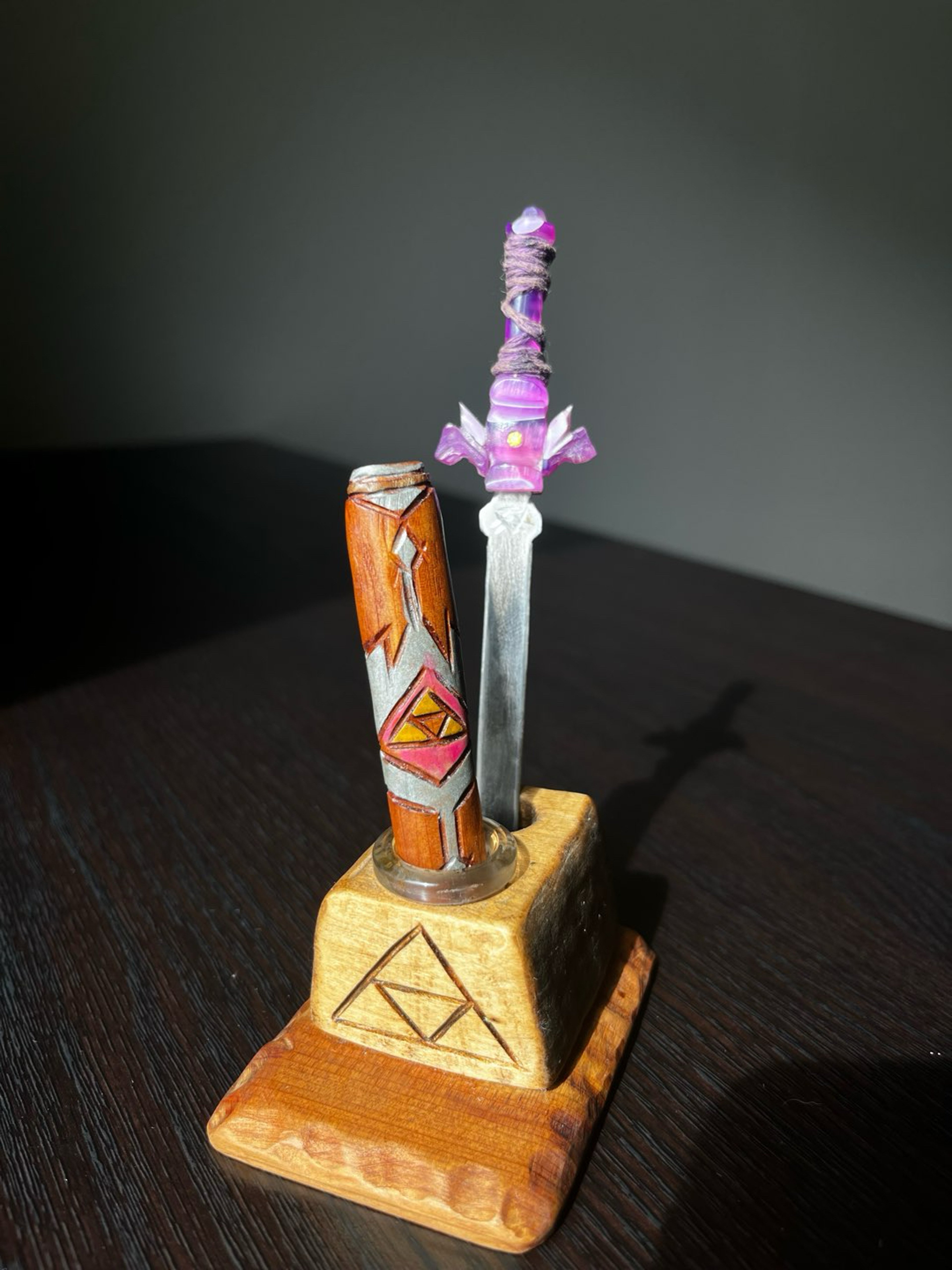 Preview pic of Legend of Zelda UV Master Sword & Triforce Stand