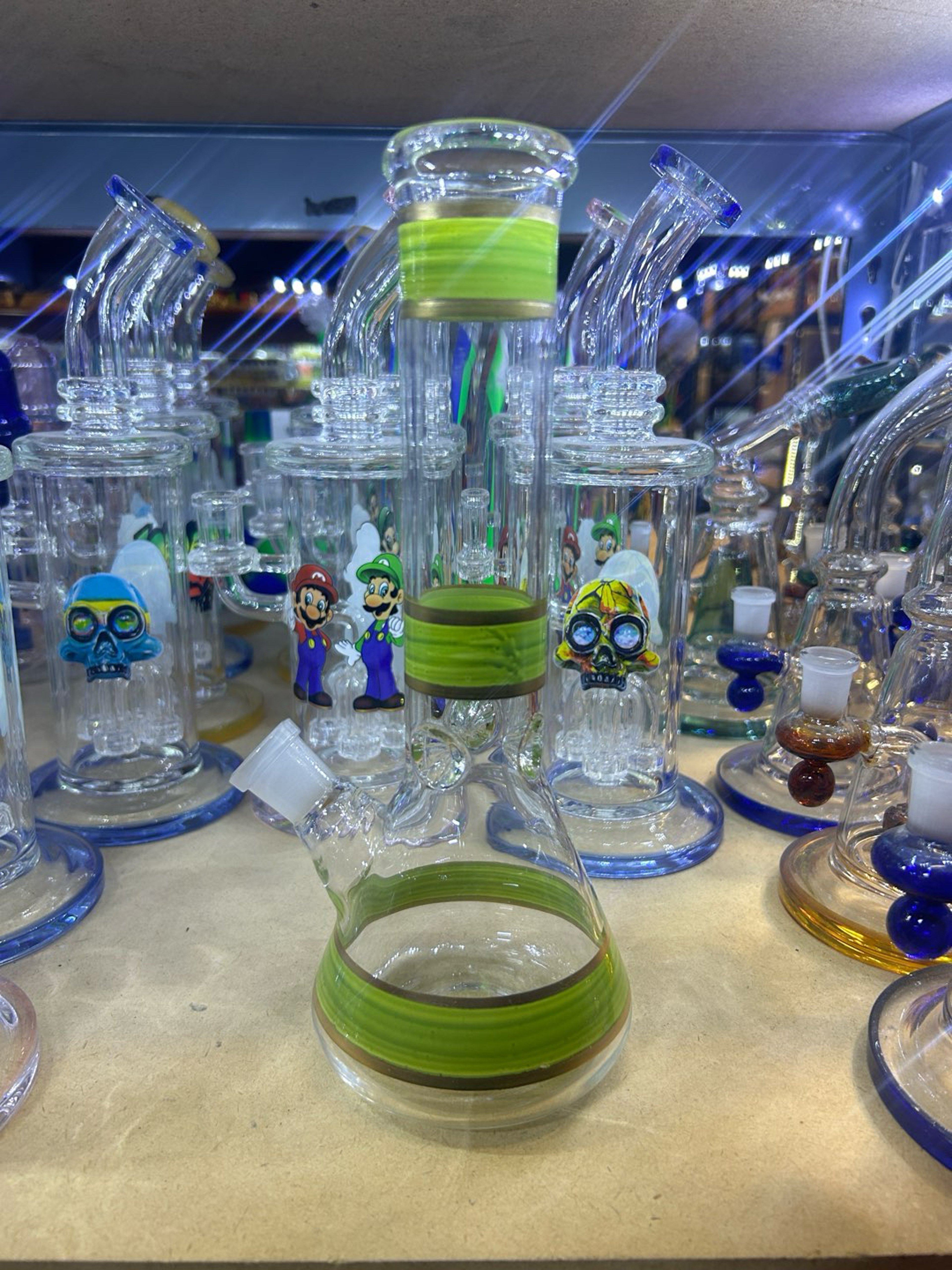 Preview pic of 10” Green Accented Beaker Glass Piece – Classic & Stylish