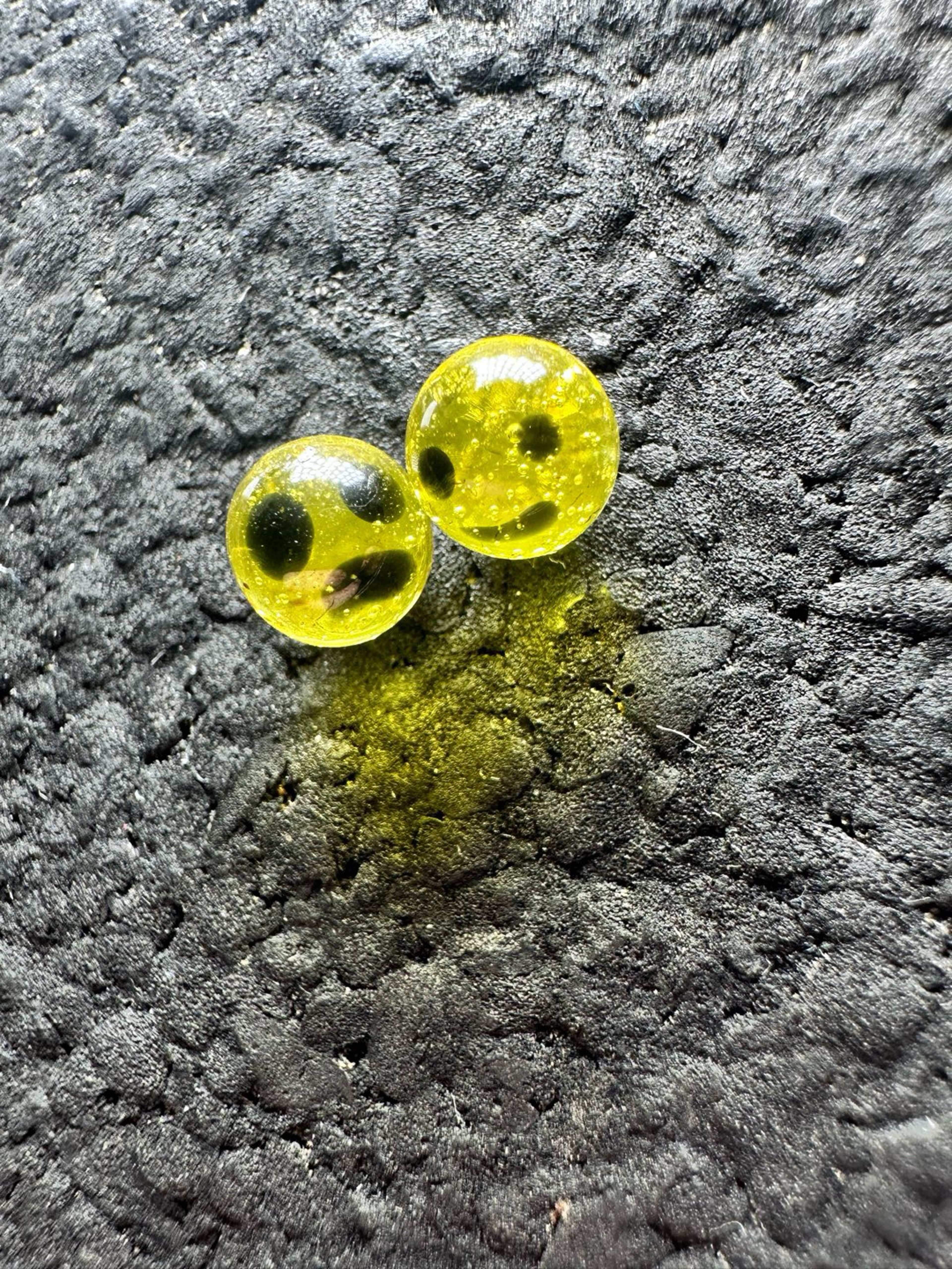 Preview pic of Lic glass pearls