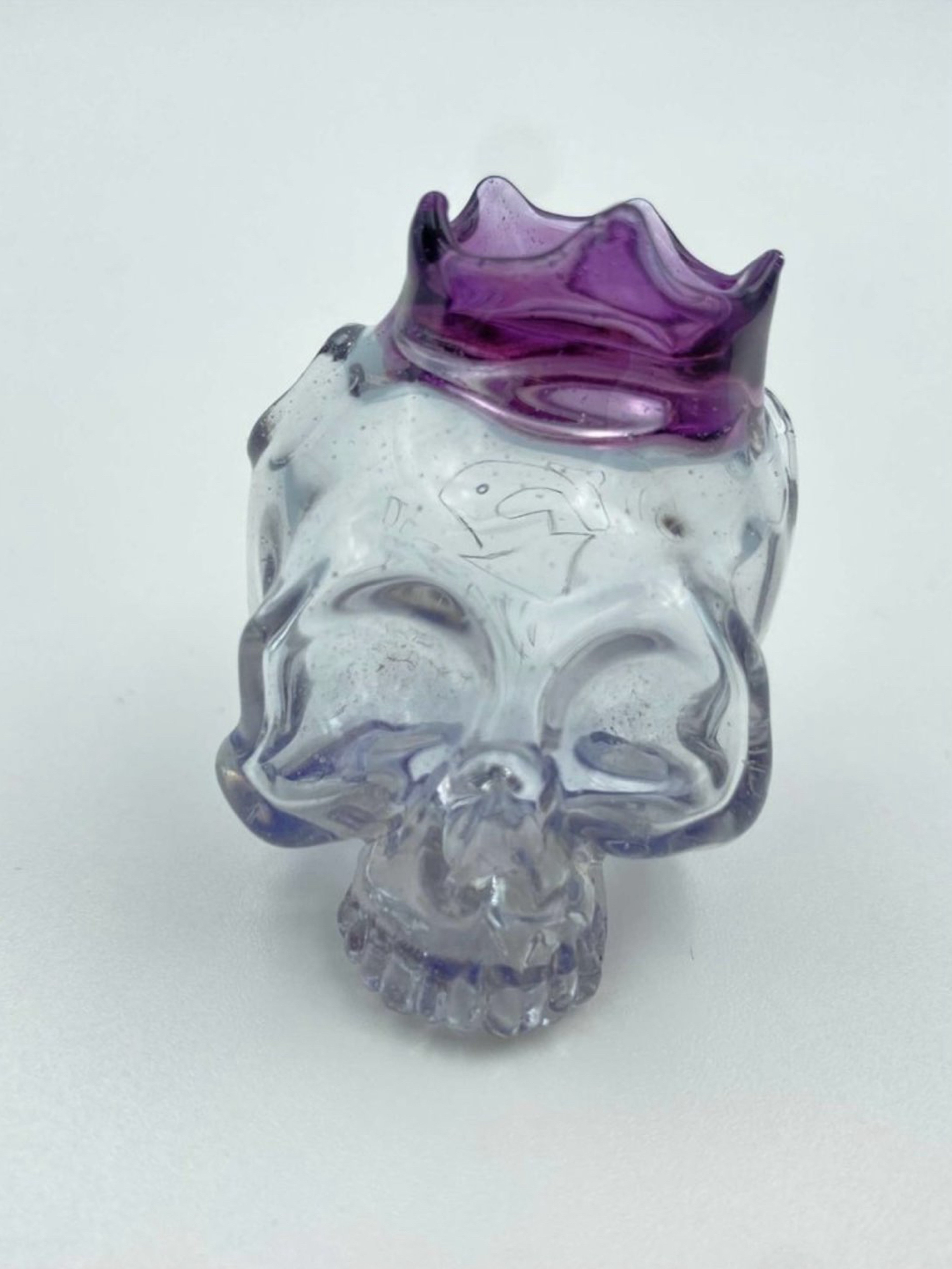 Sweeney royal Jelly Crowned Skull Pendy image 0