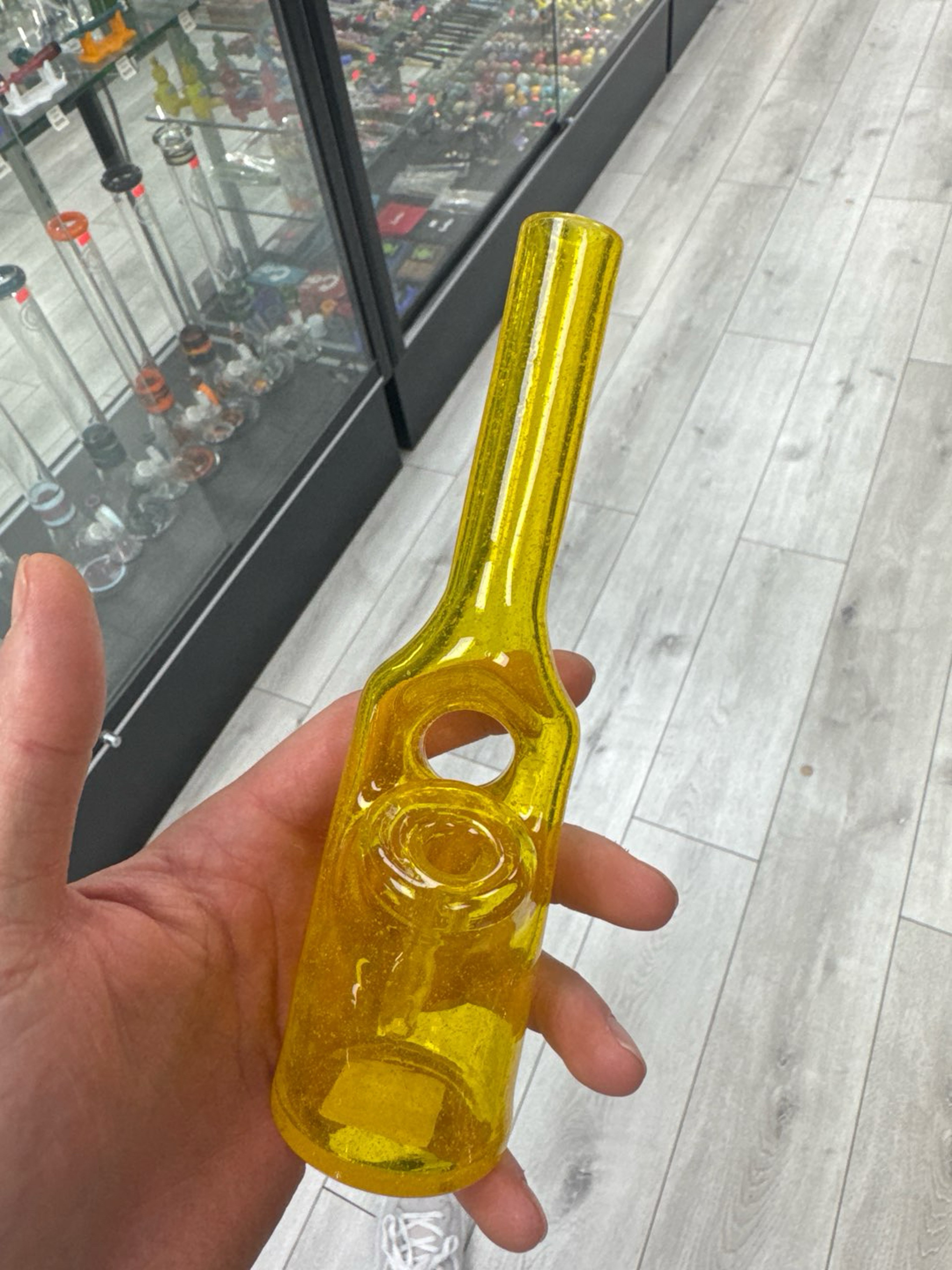 Preview pic of Color changing terps bottle by Brod glassart
