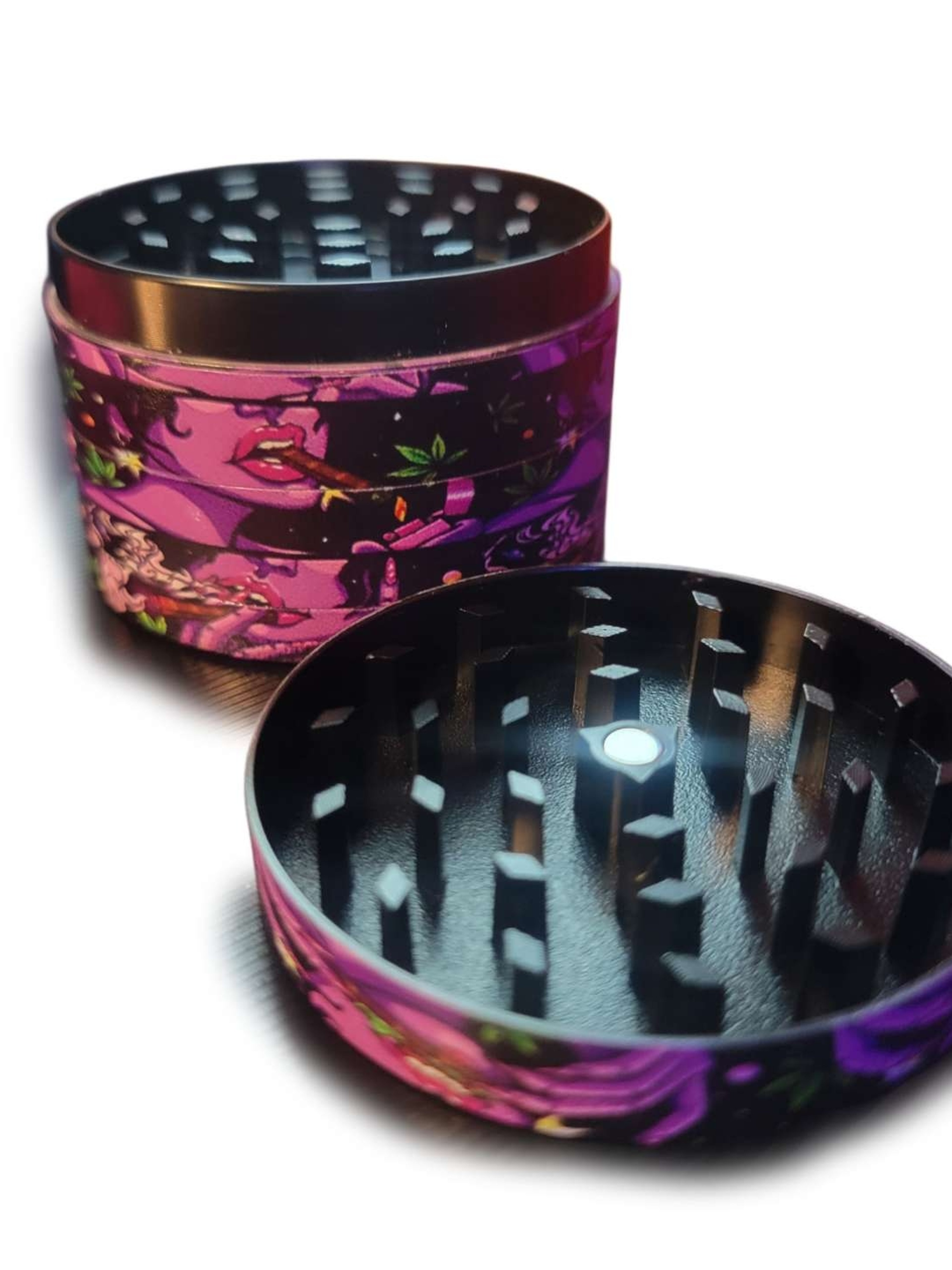 Preview pic of Lrg 3pc Grinder