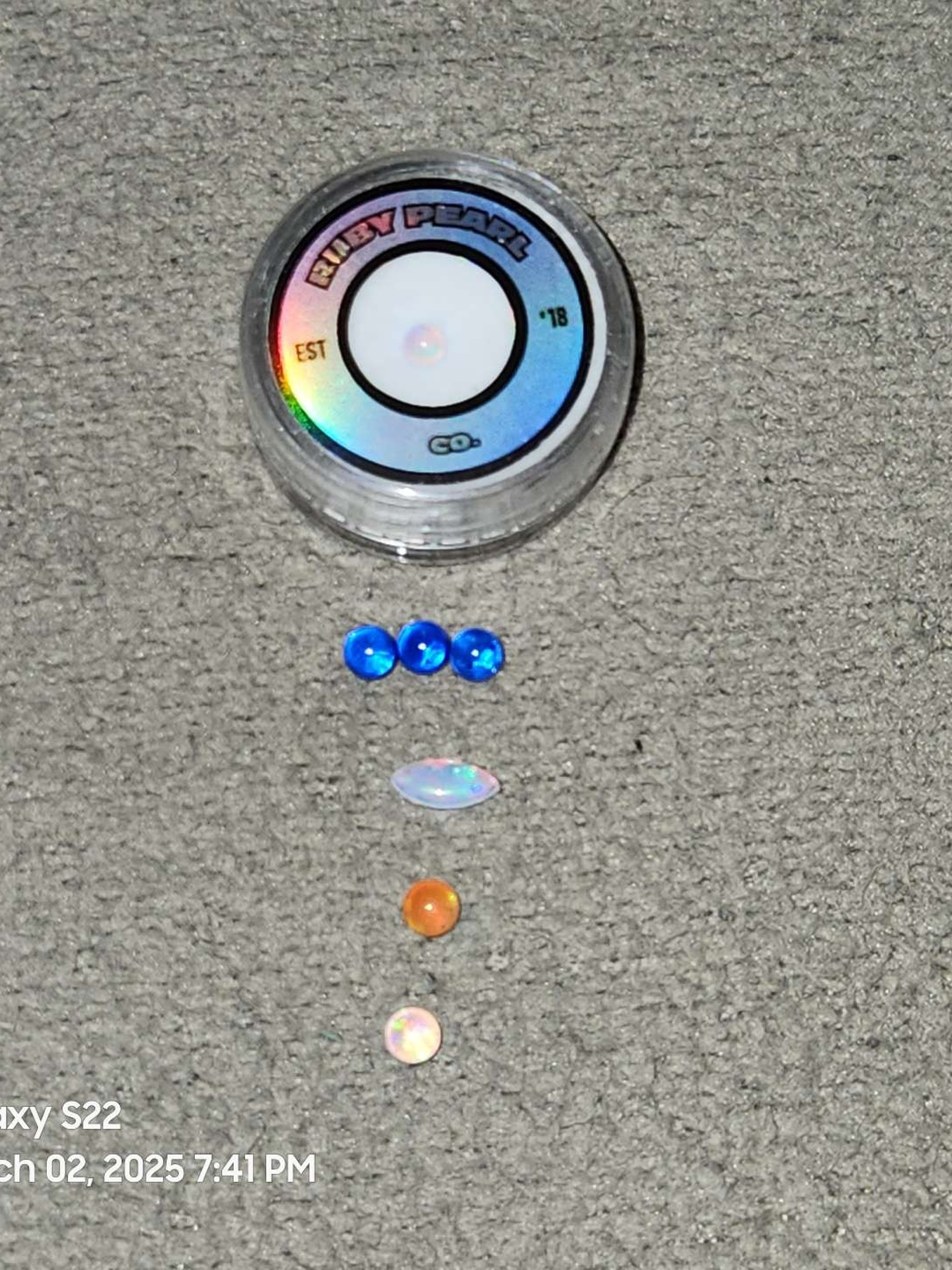 Preview pic of 4 opals, 3 blue sapphires bundle