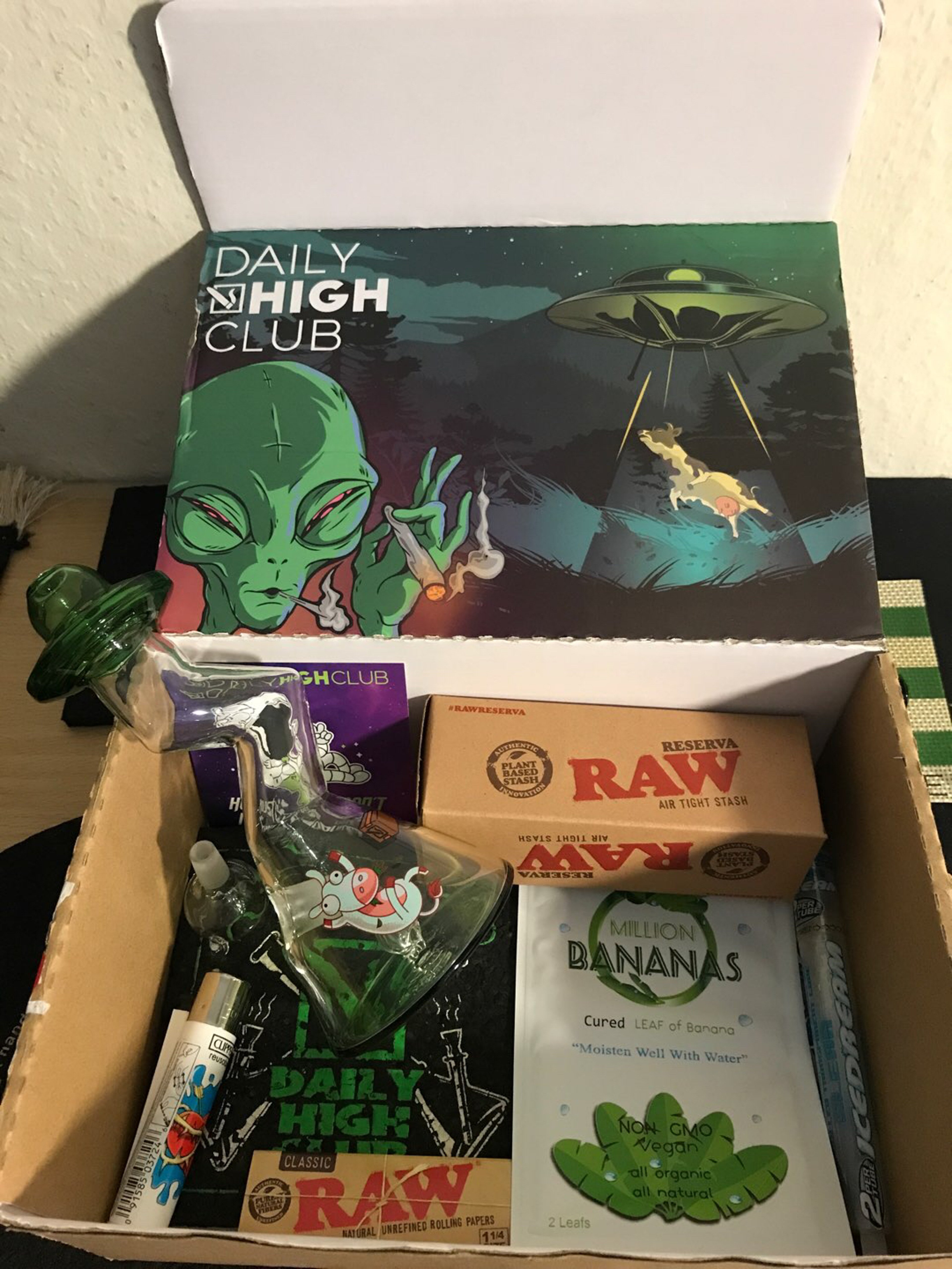 Preview pic of Daily High Club “Alien Invasion” Box