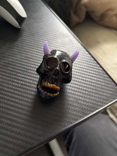 Preview pic of Adam Thomas skull pendant